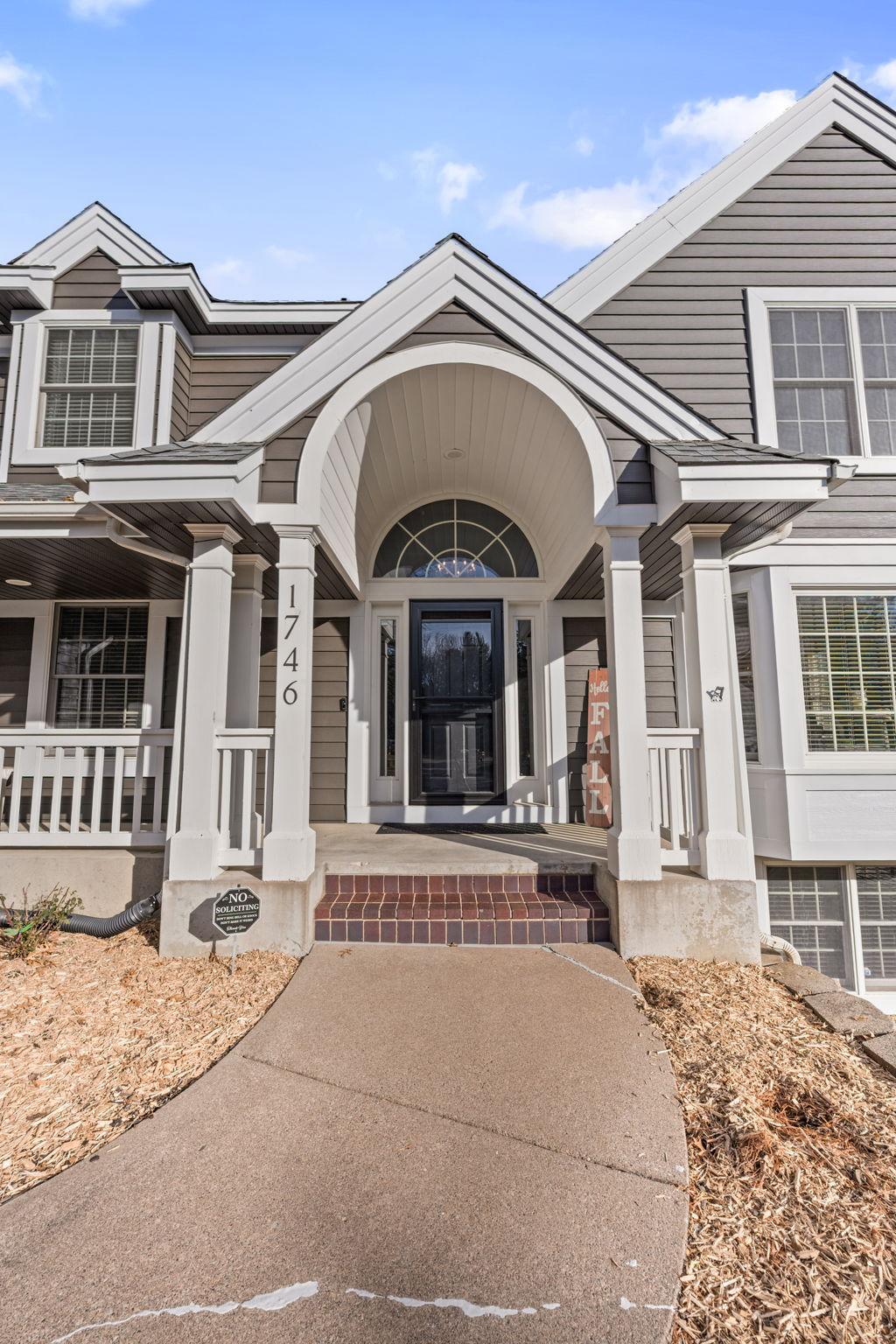 1746 Interlachen Bay