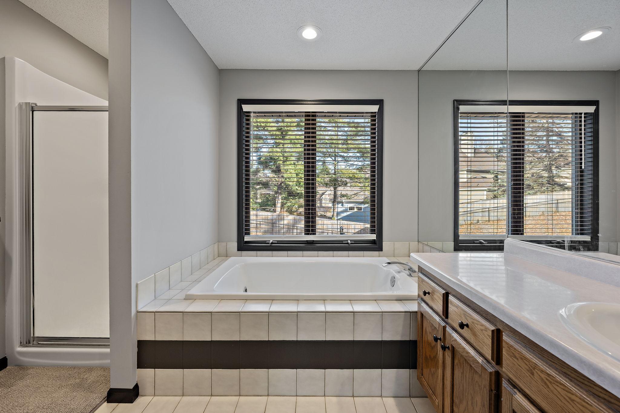 1746 Interlachen Bay