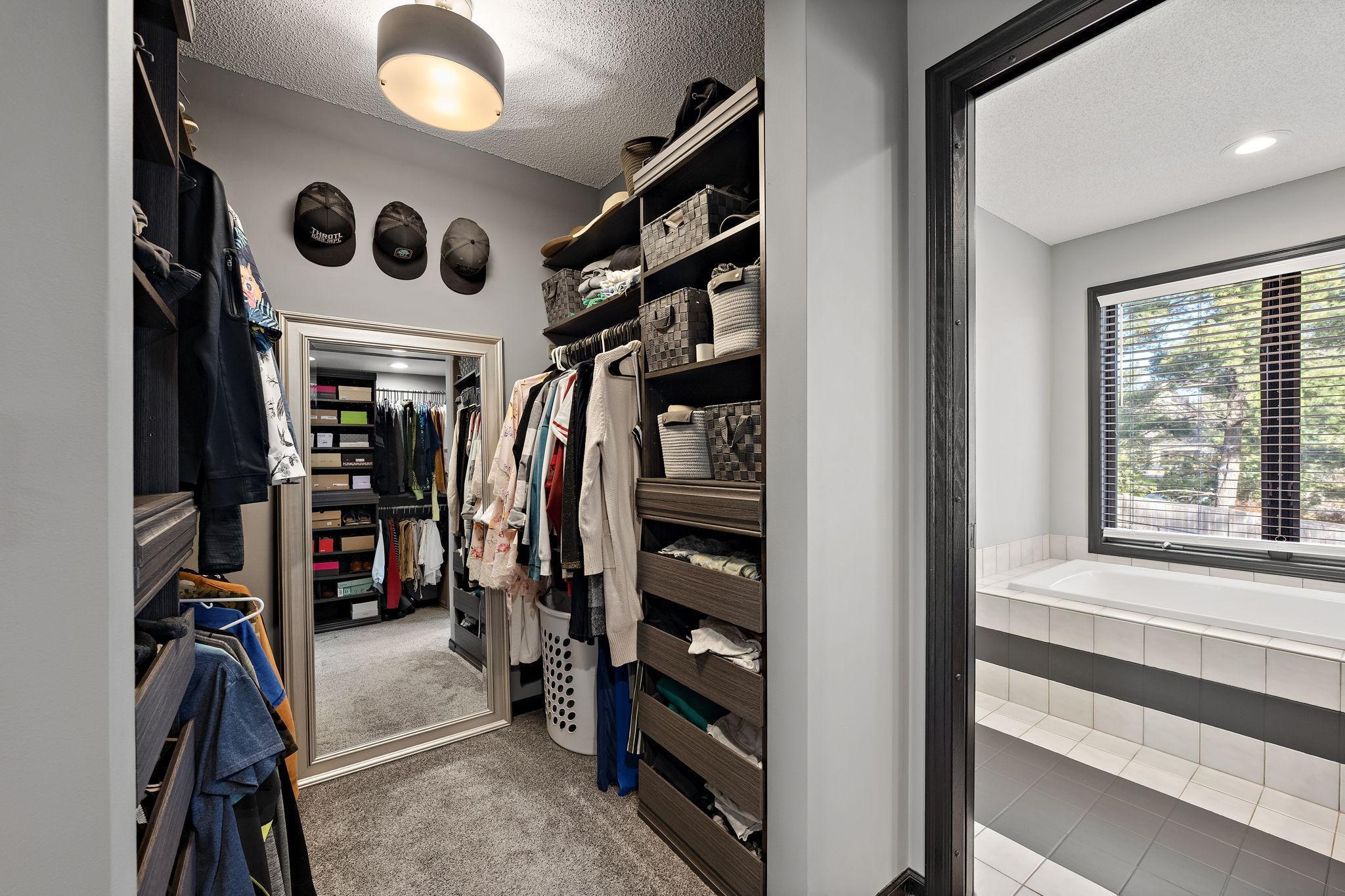 1746 Interlachen Bay