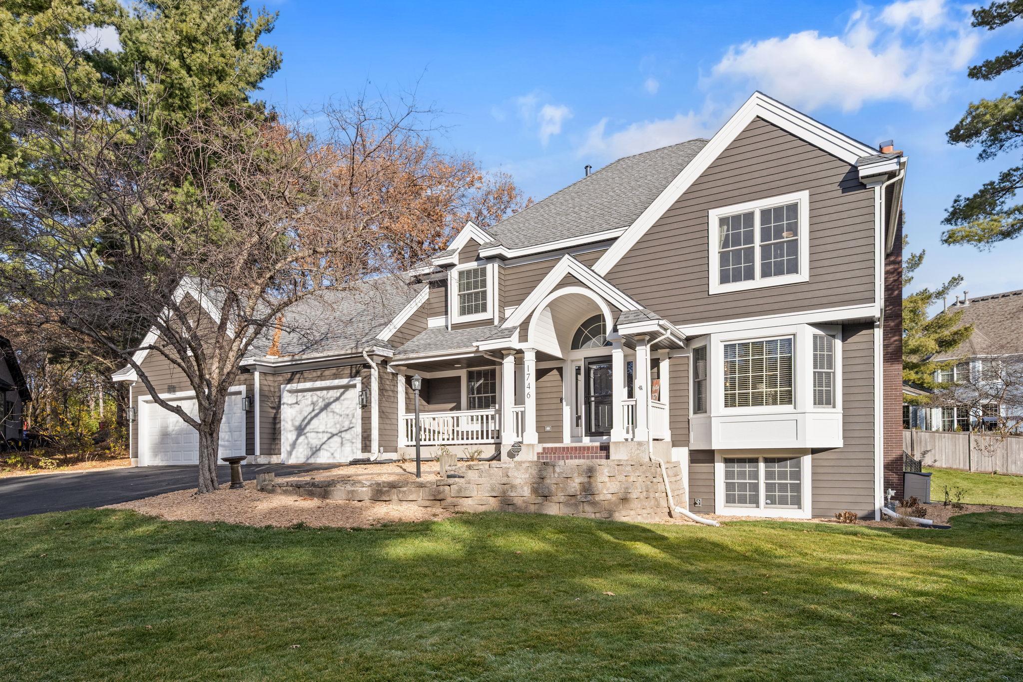 1746 Interlachen Bay