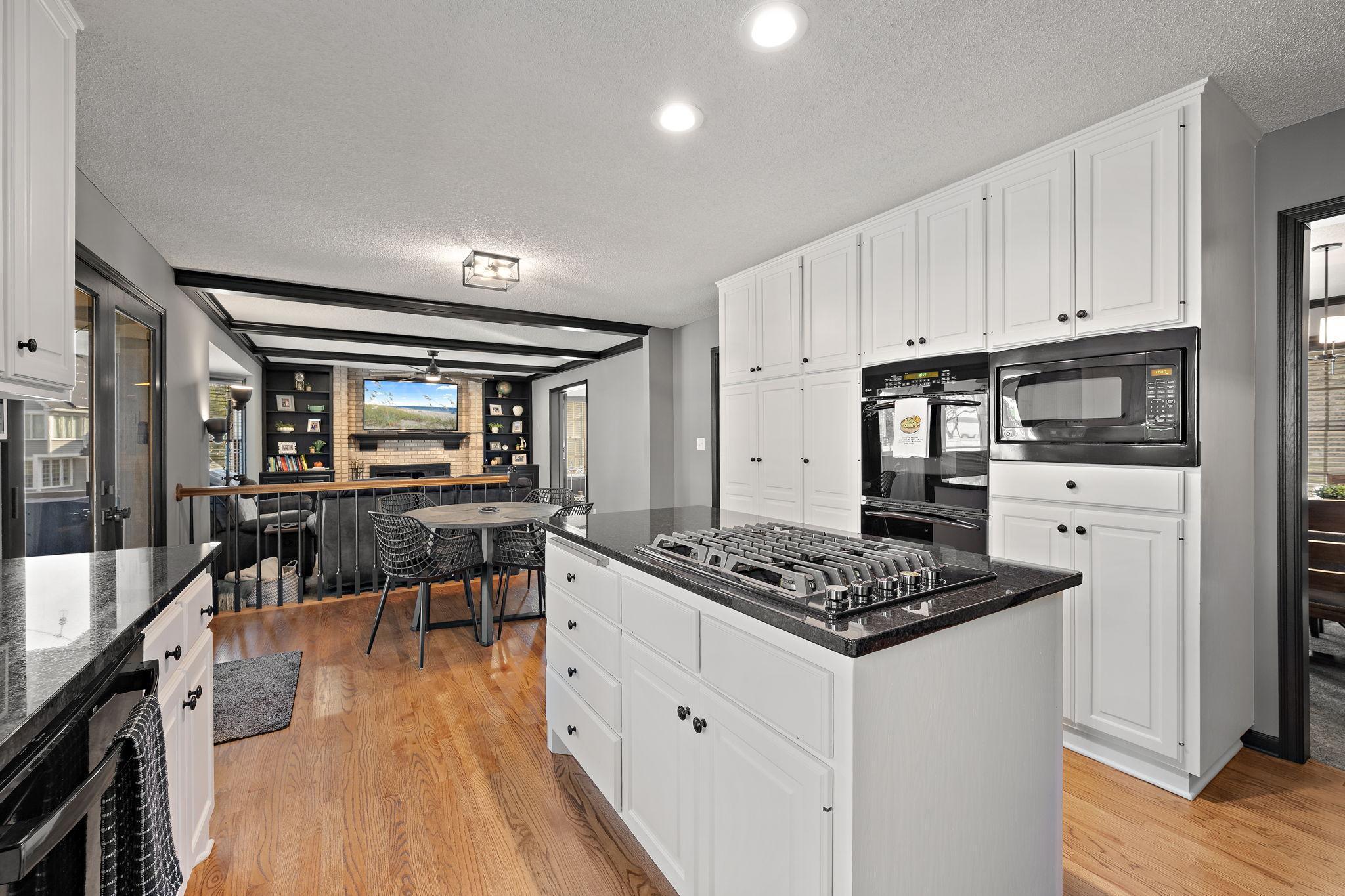 1746 Interlachen Bay