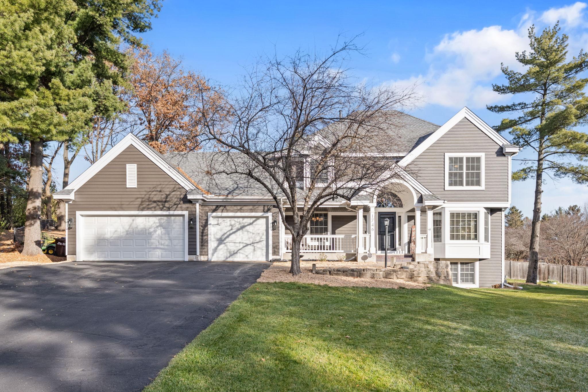 1746 Interlachen Bay