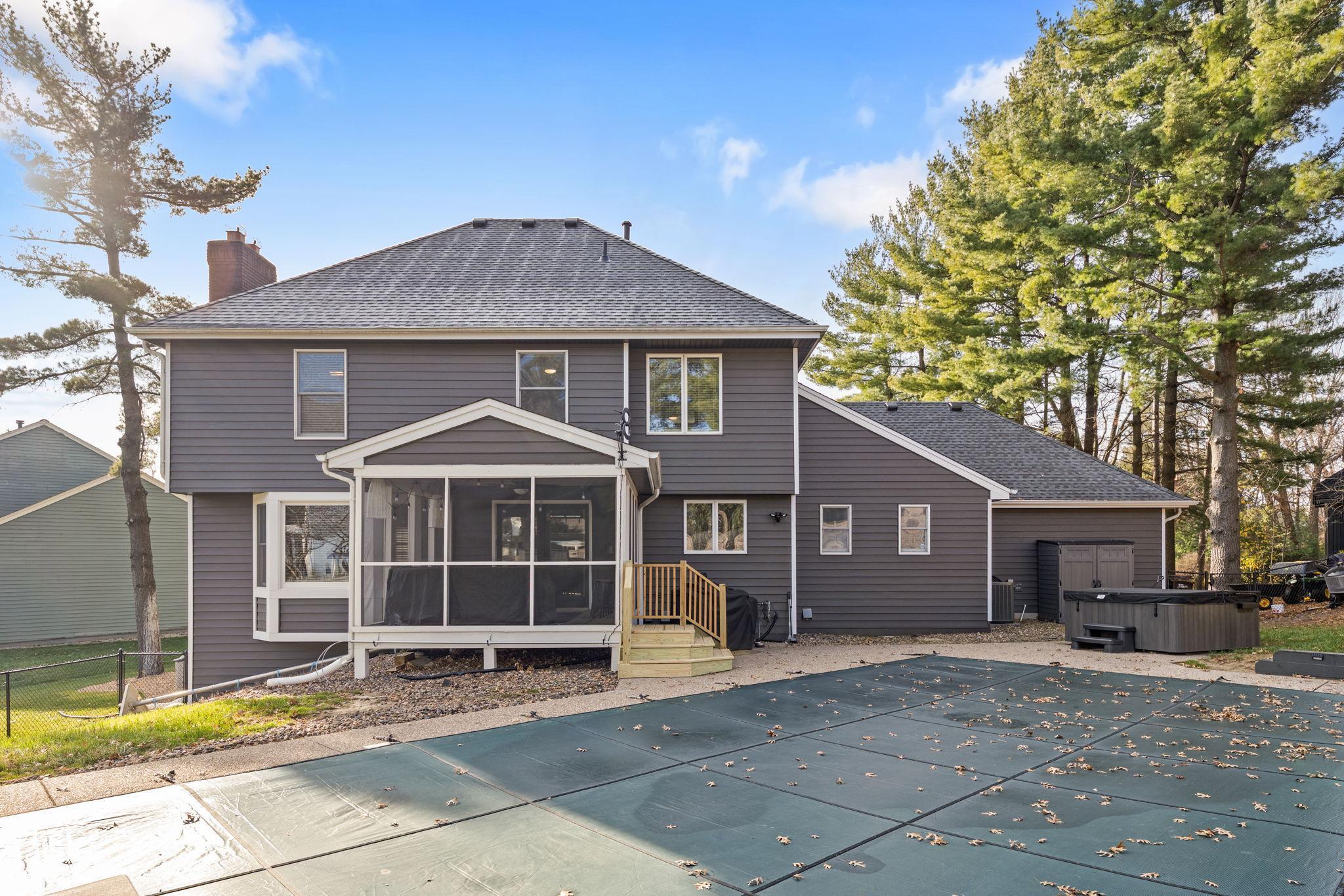 1746 Interlachen Bay