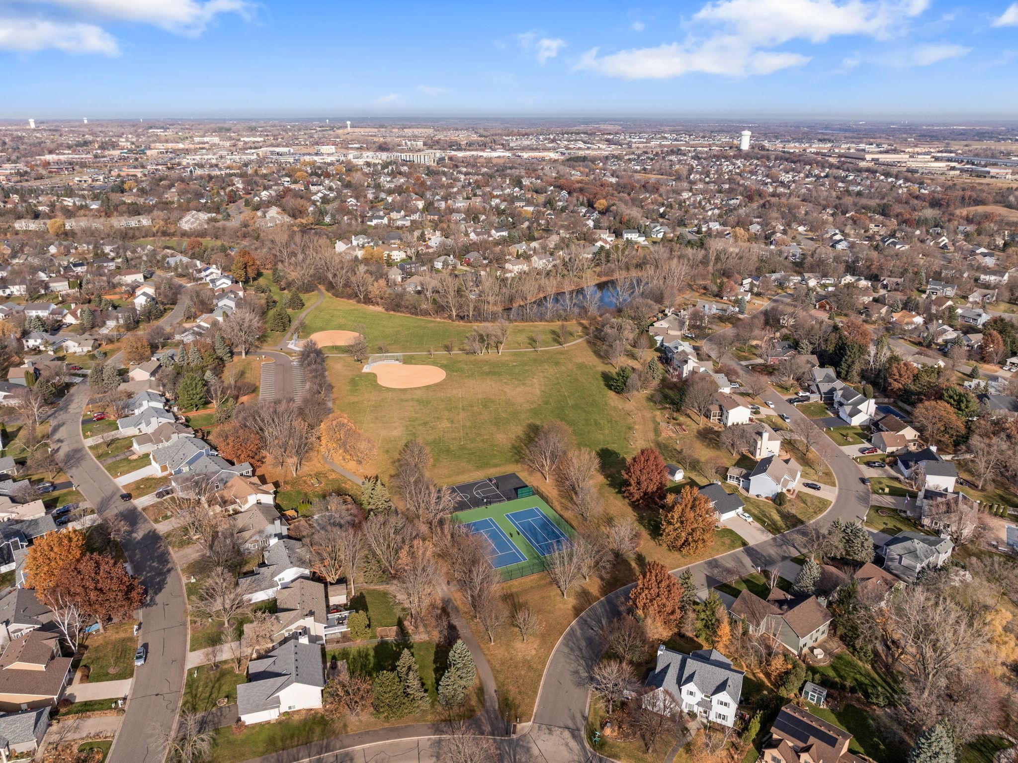 1746 Interlachen Bay