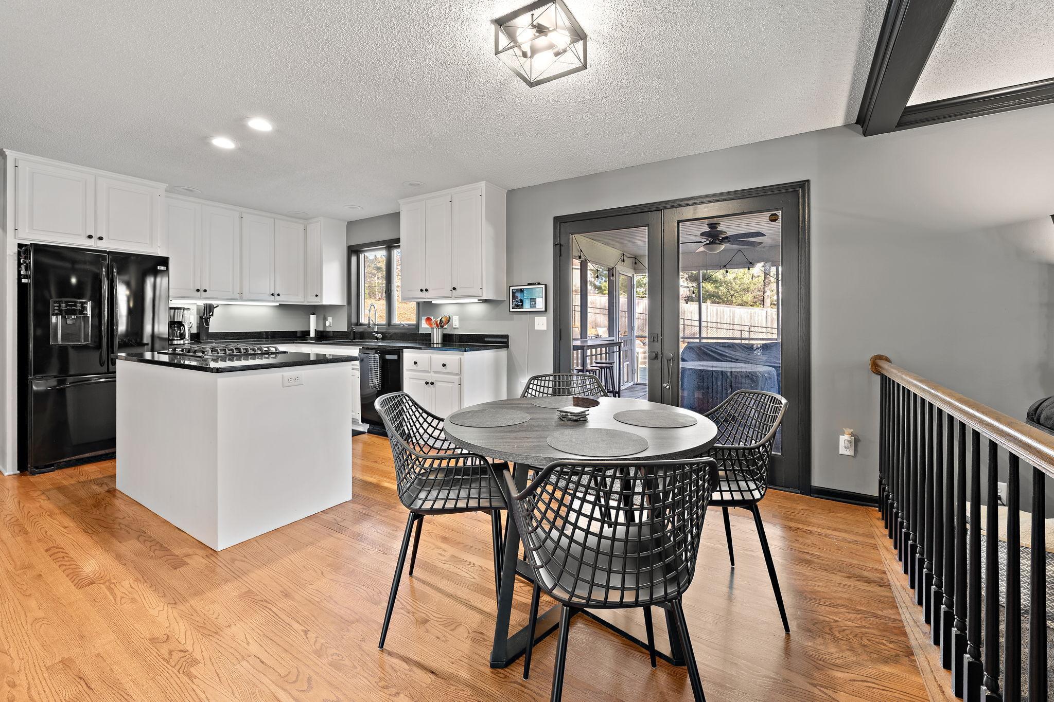 1746 Interlachen Bay