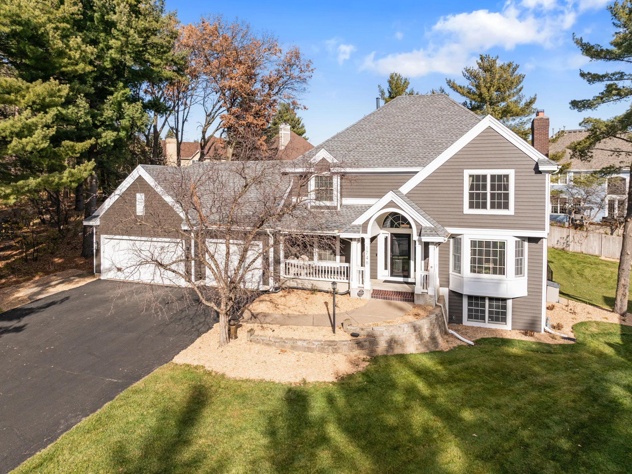 1746 Interlachen Bay