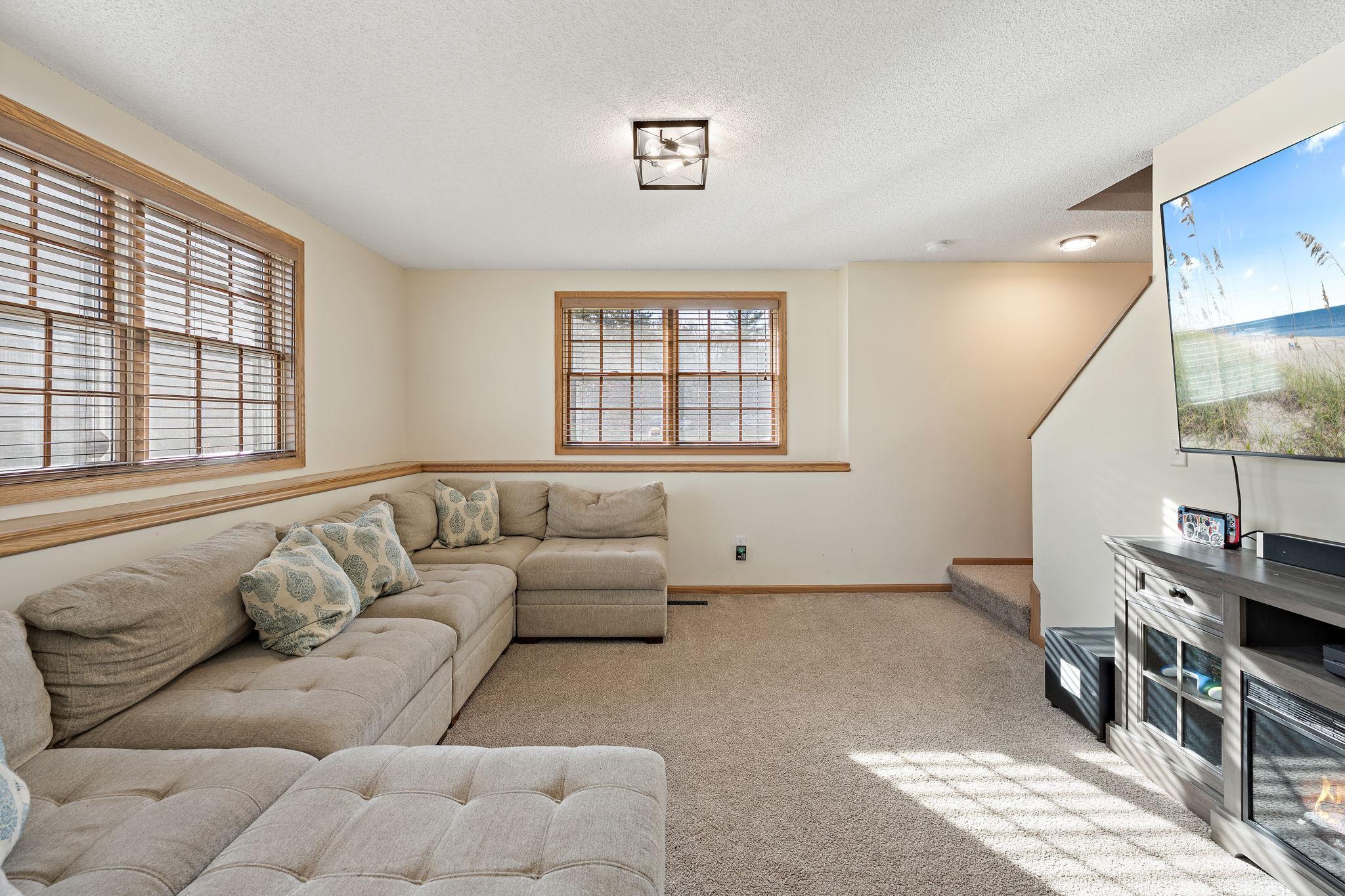 1746 Interlachen Bay