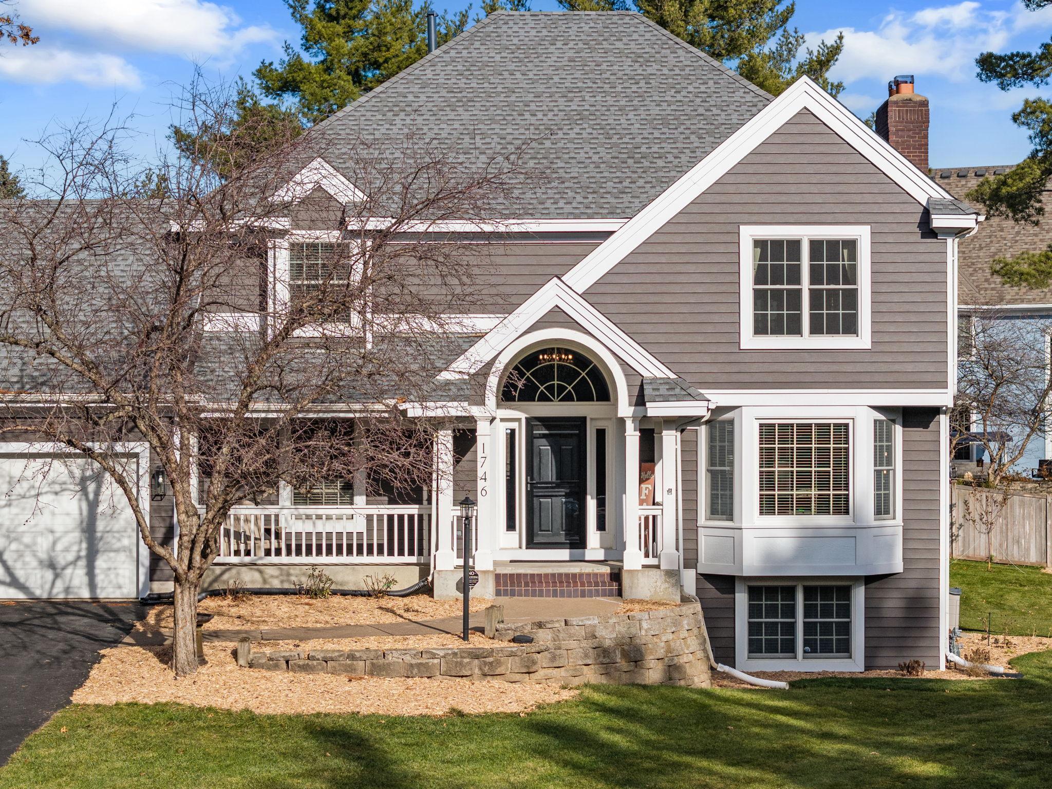 1746 Interlachen Bay