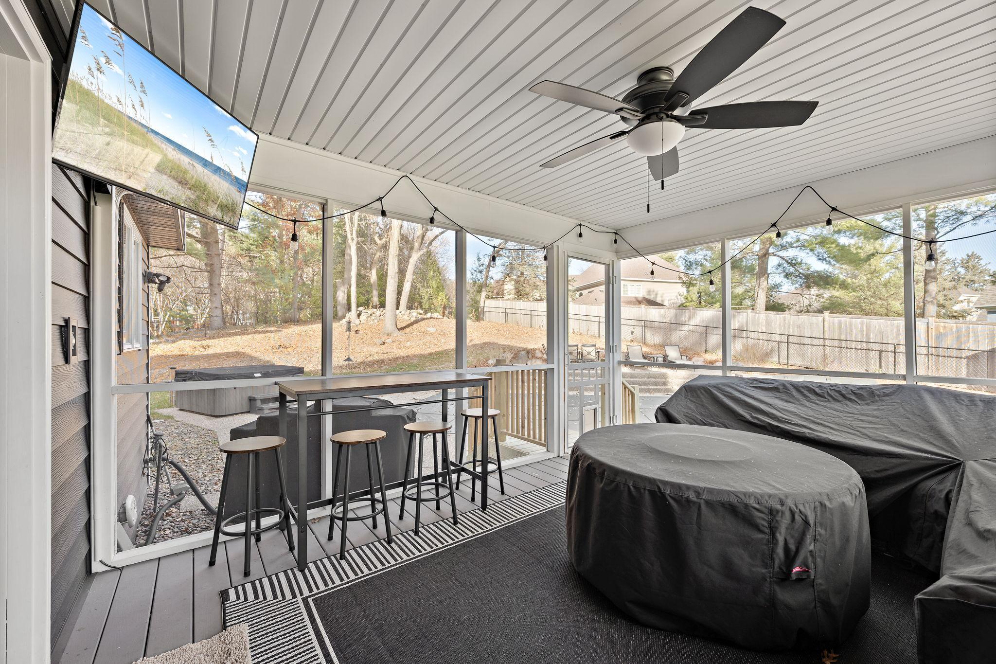 1746 Interlachen Bay