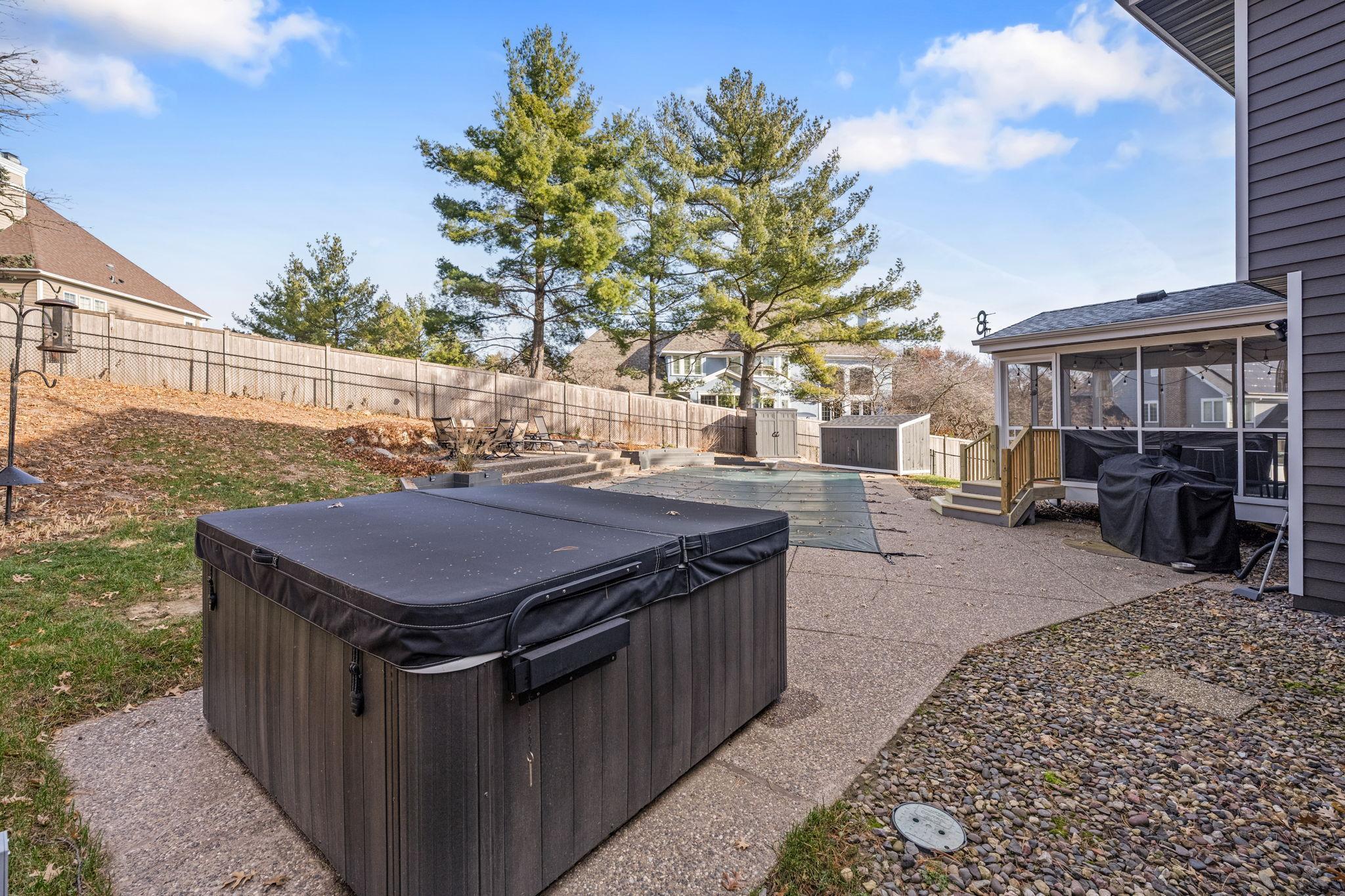 1746 Interlachen Bay