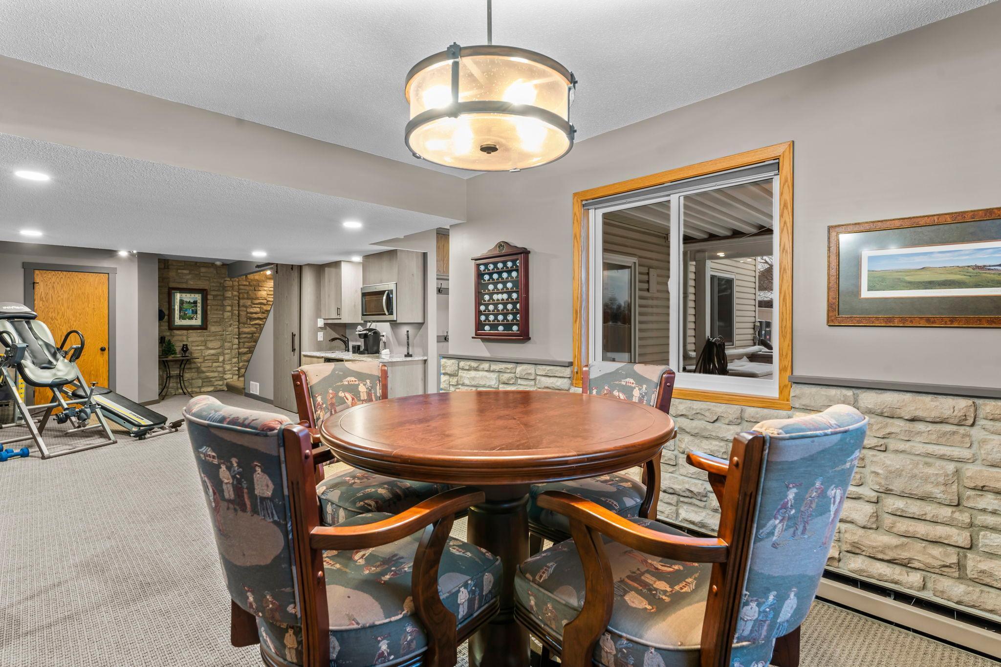 4890 Cottonwood Lane N