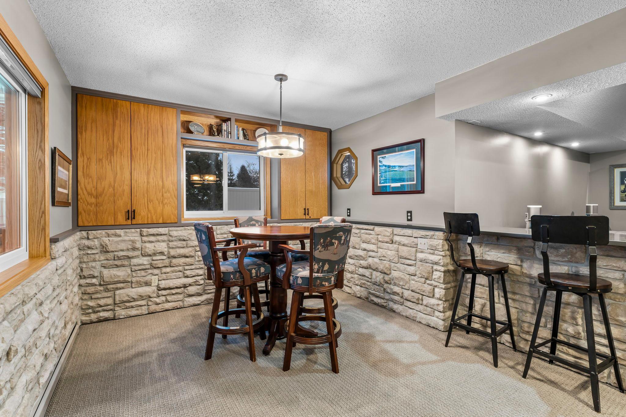 4890 Cottonwood Lane N