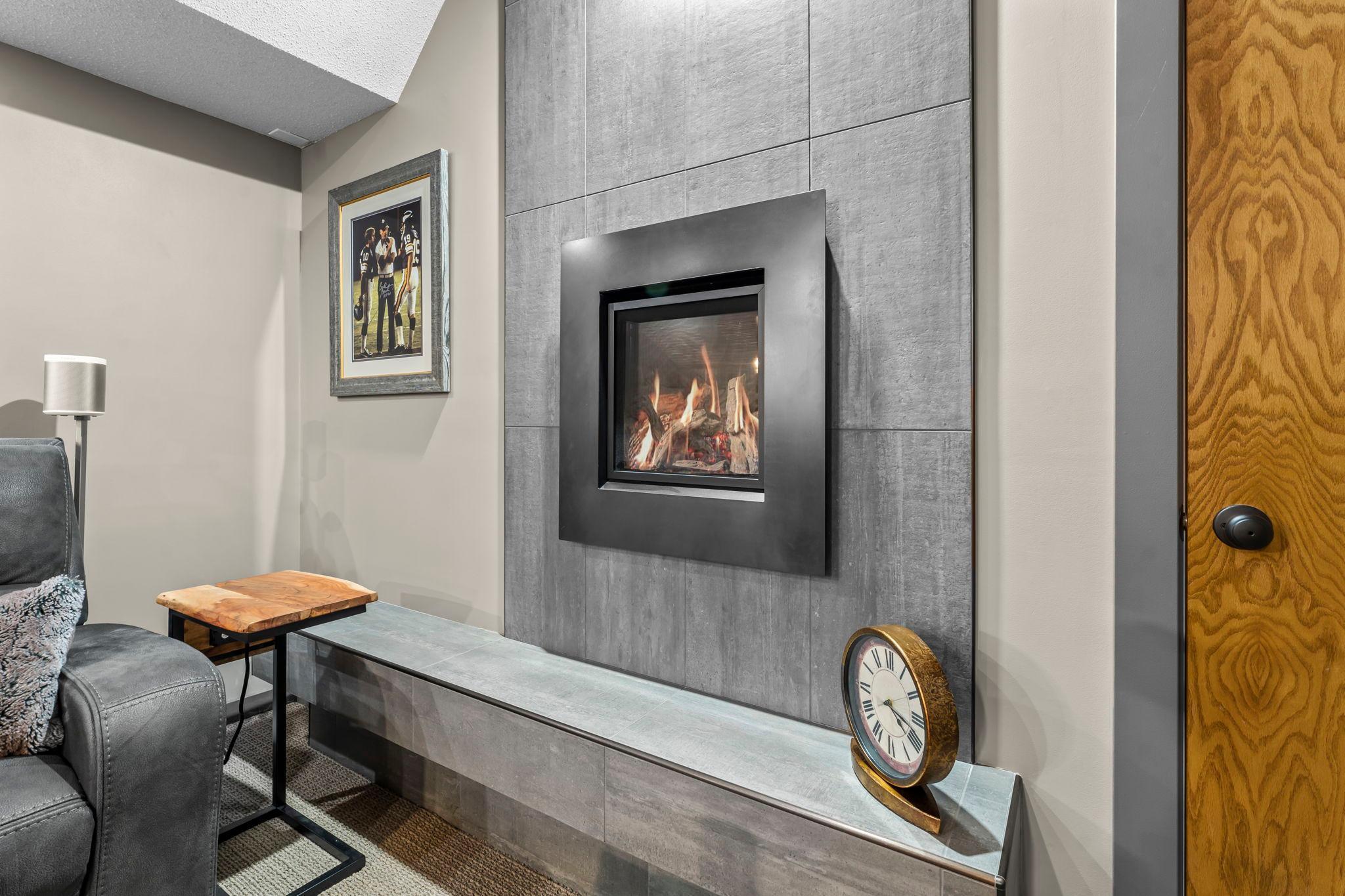 4890 Cottonwood Lane N