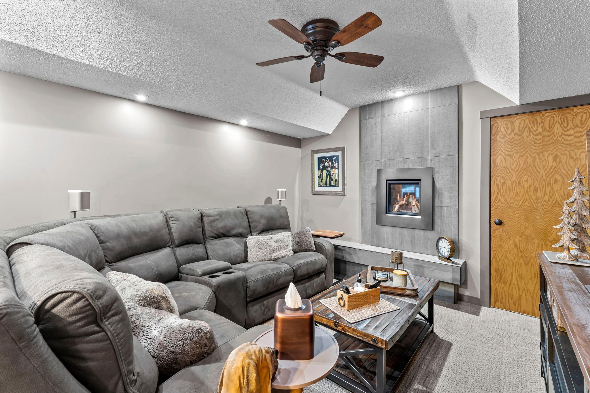 4890 Cottonwood Lane N