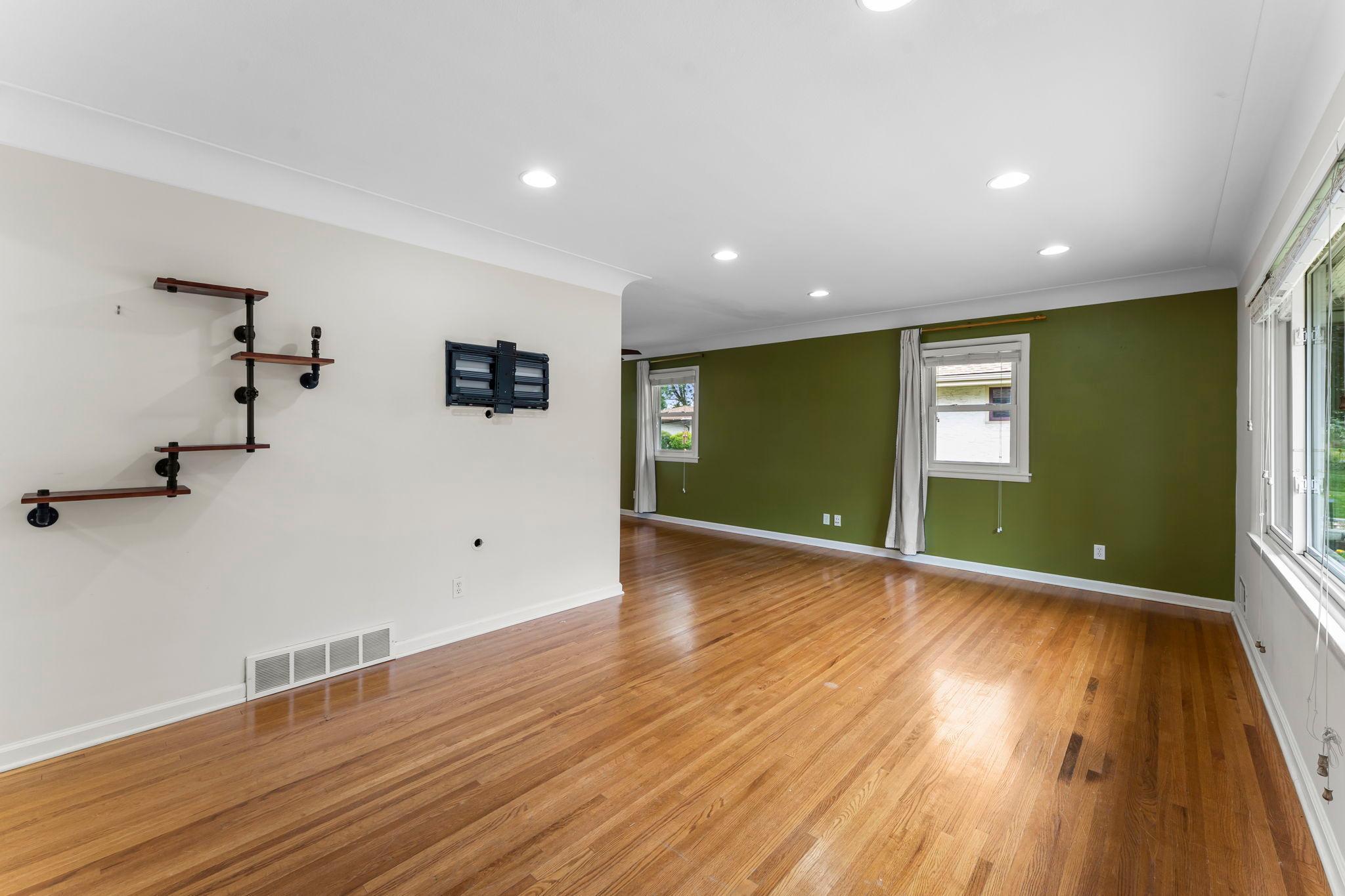 4324 Royce Street NE