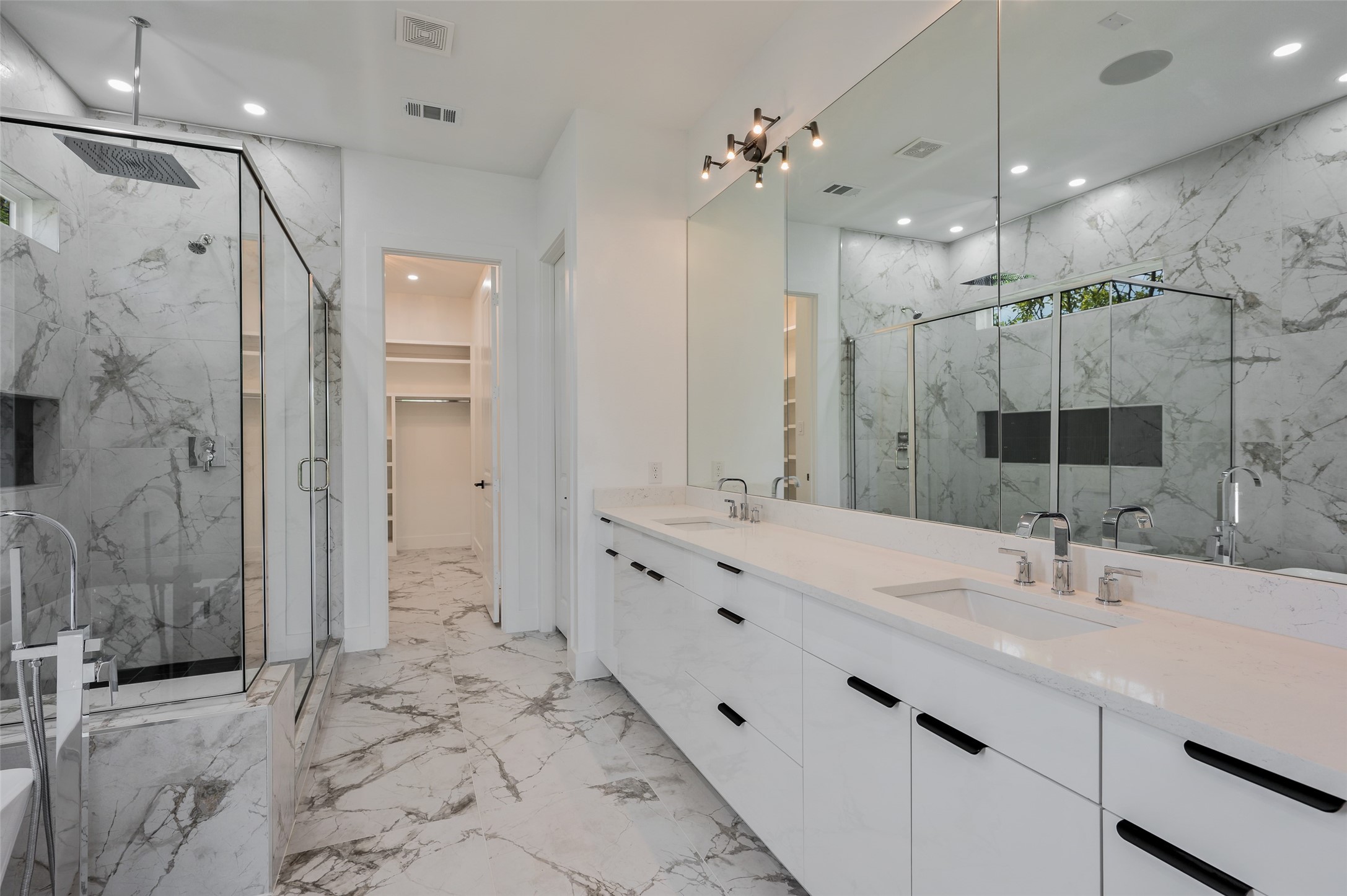 1115 Newport Avenue