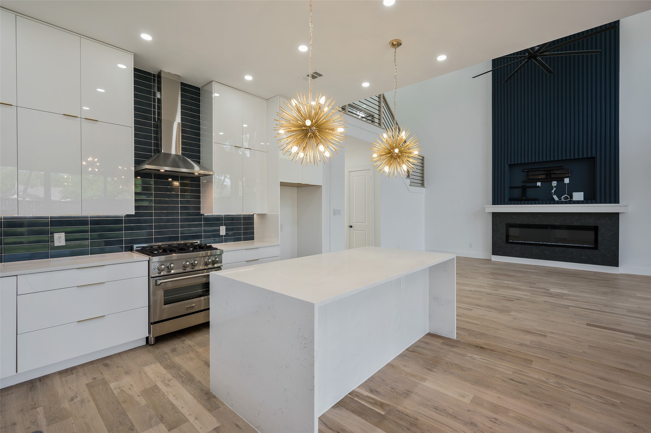 1115 Newport Avenue