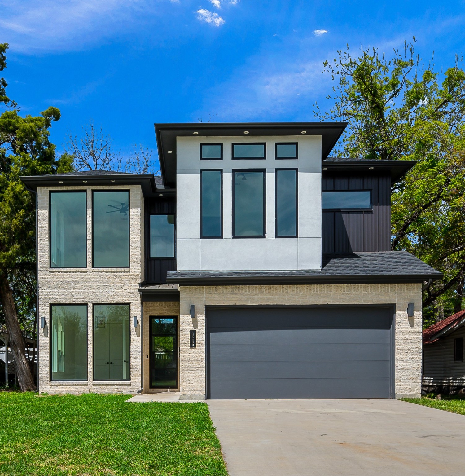 1115 Newport Avenue