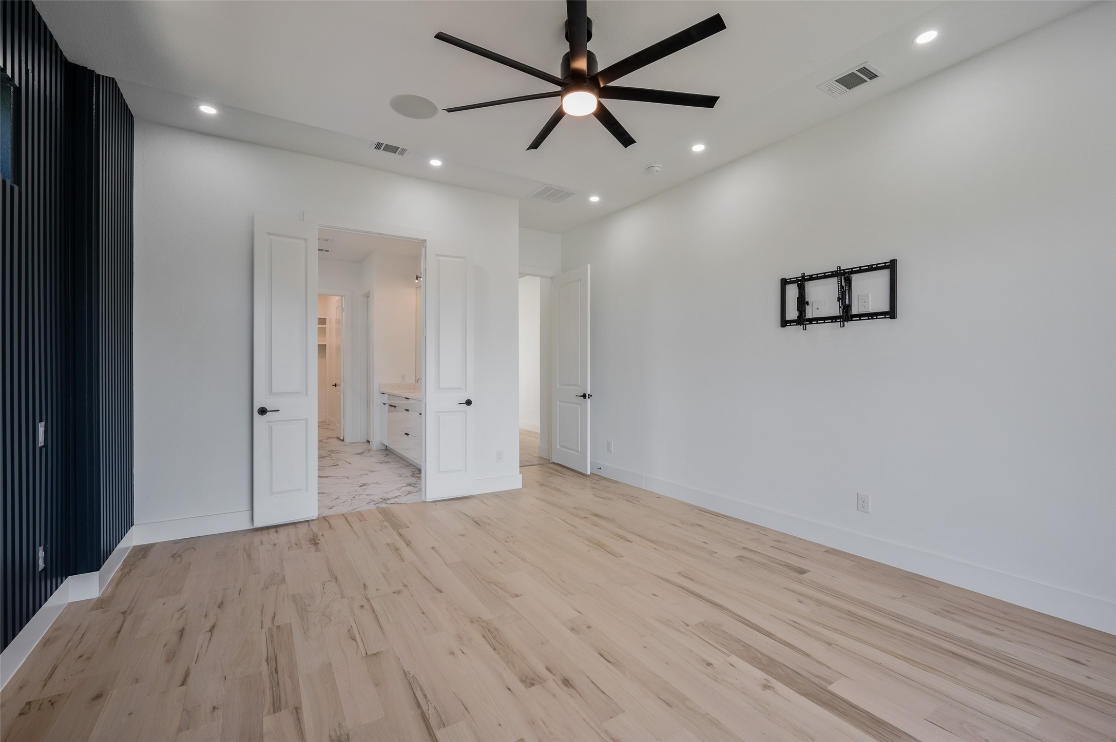 1115 Newport Avenue
