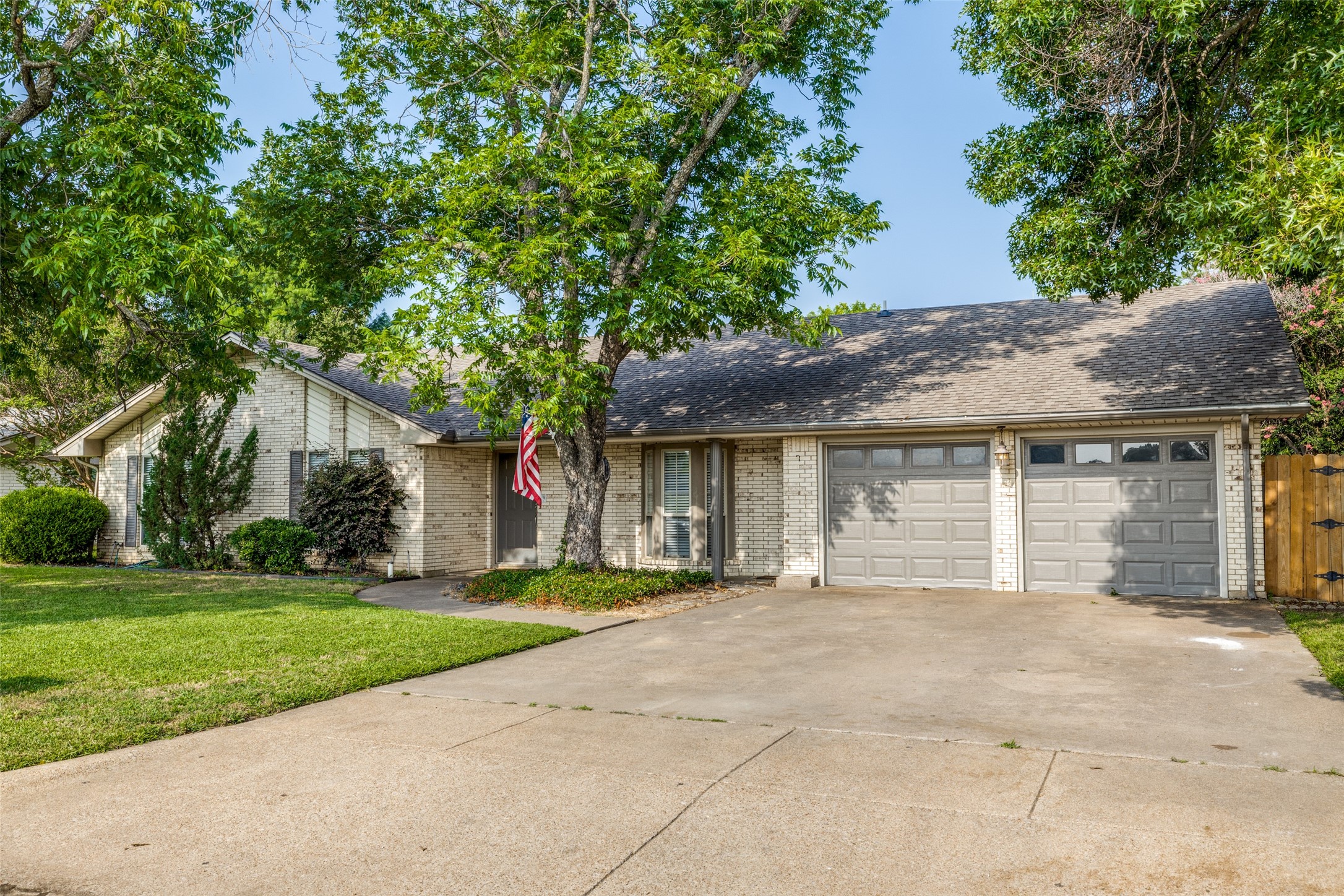 1914 Winewood Lane
