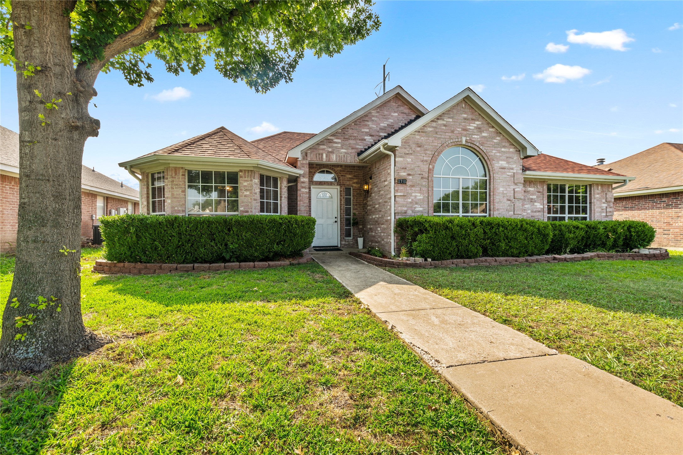 2710 Kingswood Drive
