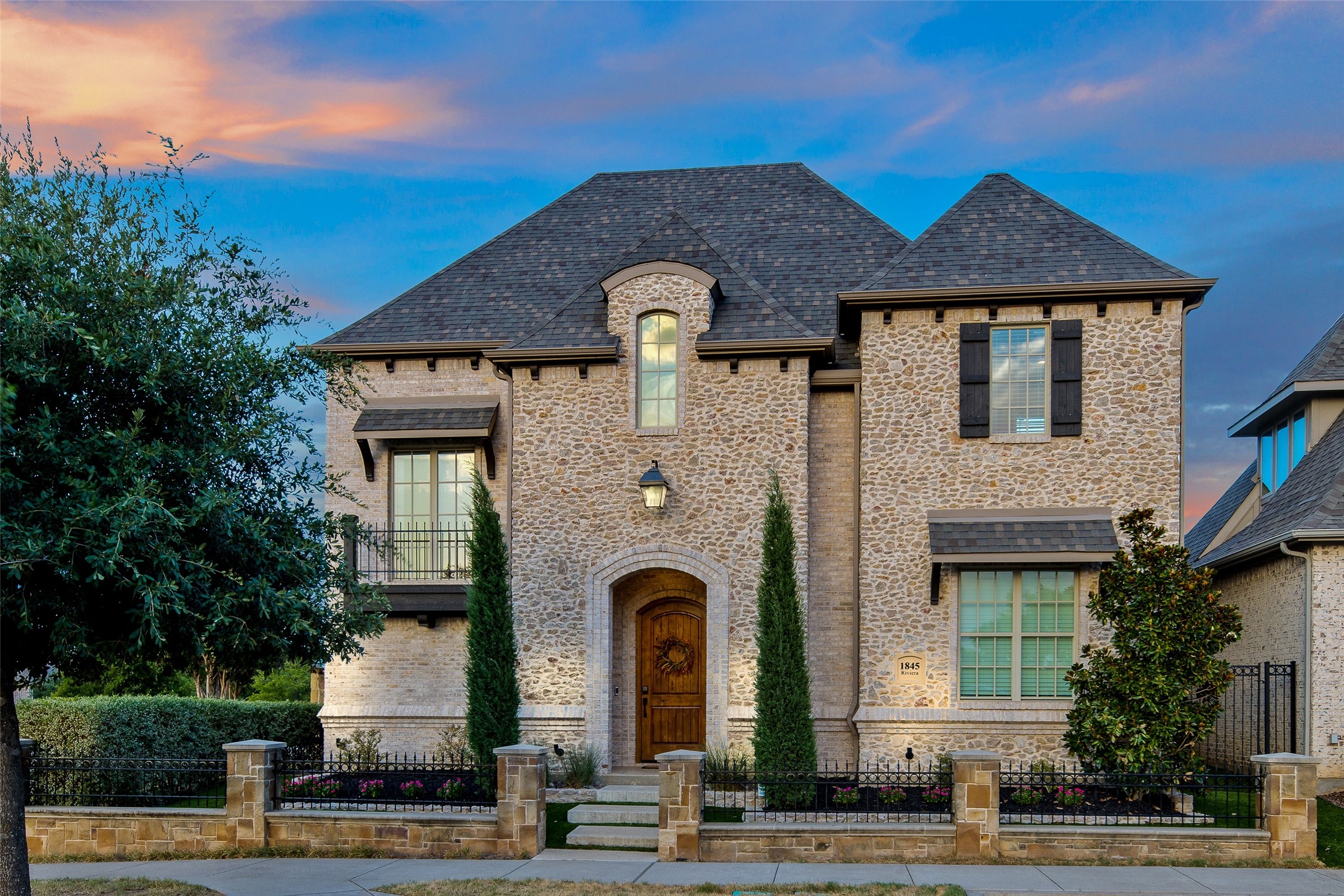 1845 Riviera Lane