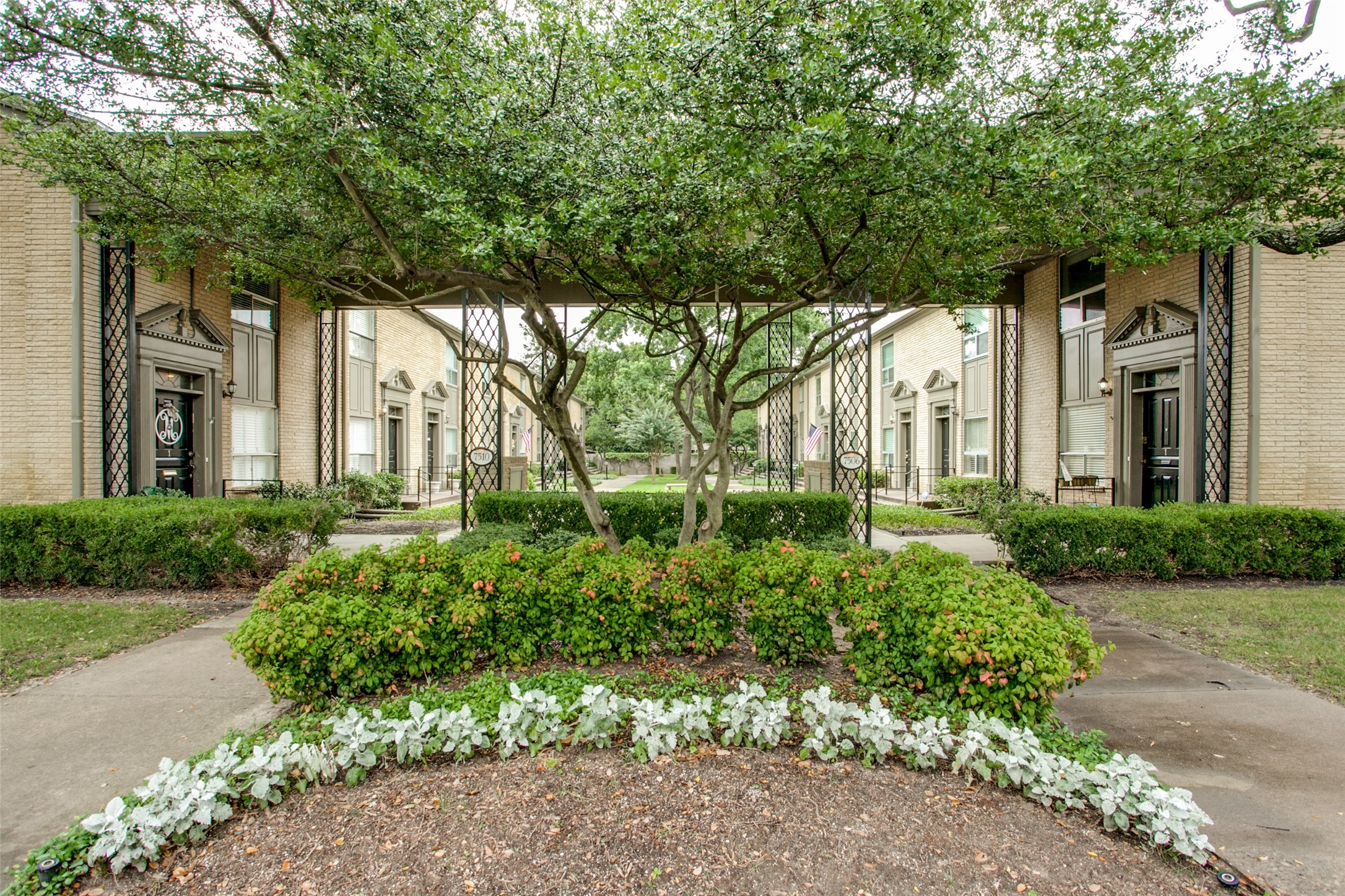 7506 W Northwest Highway Unit: 2