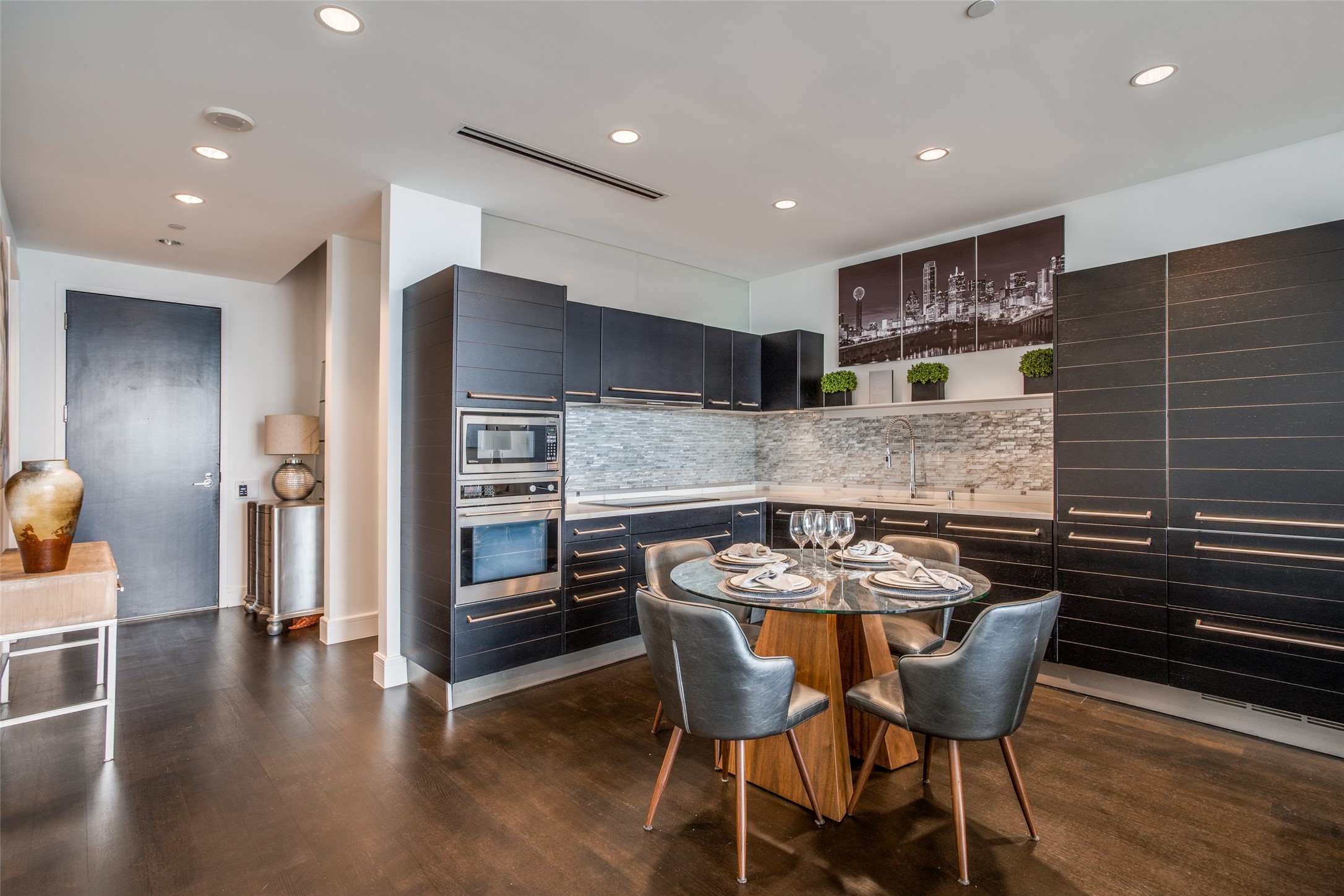 2408 Victory Park Lane Unit: 1041