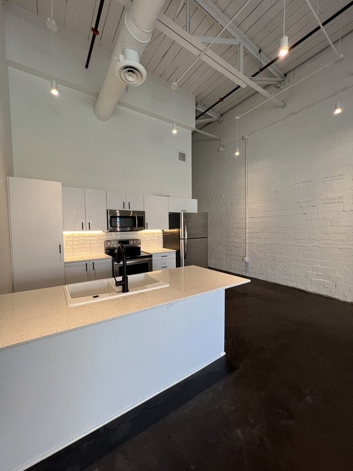 3012 Clover Unit: 101