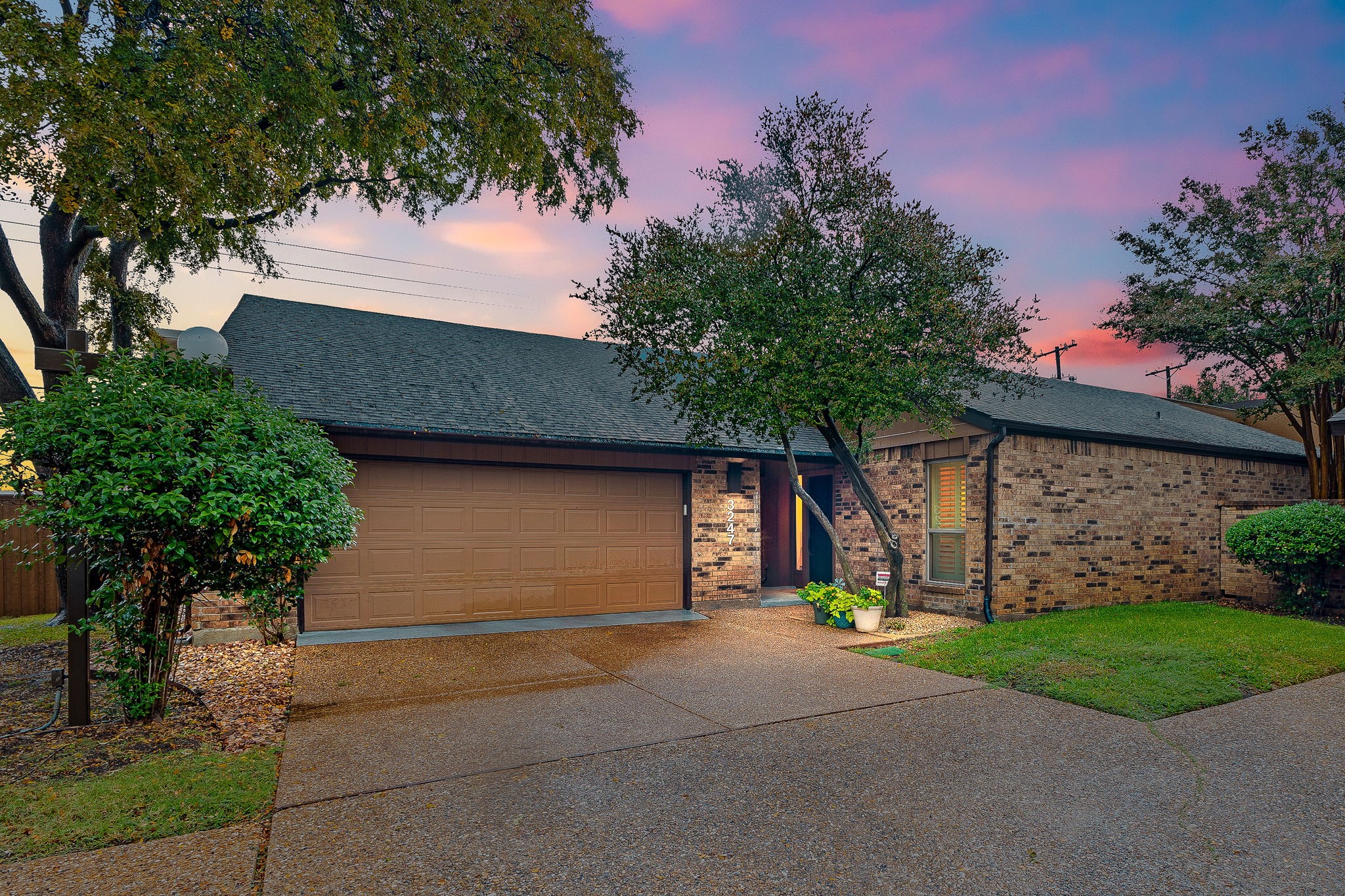 3247 Whispering Oak