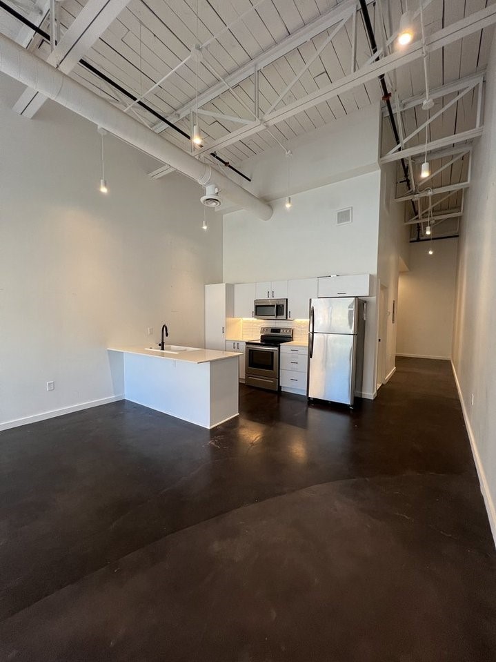 3012 Clover Unit: 102