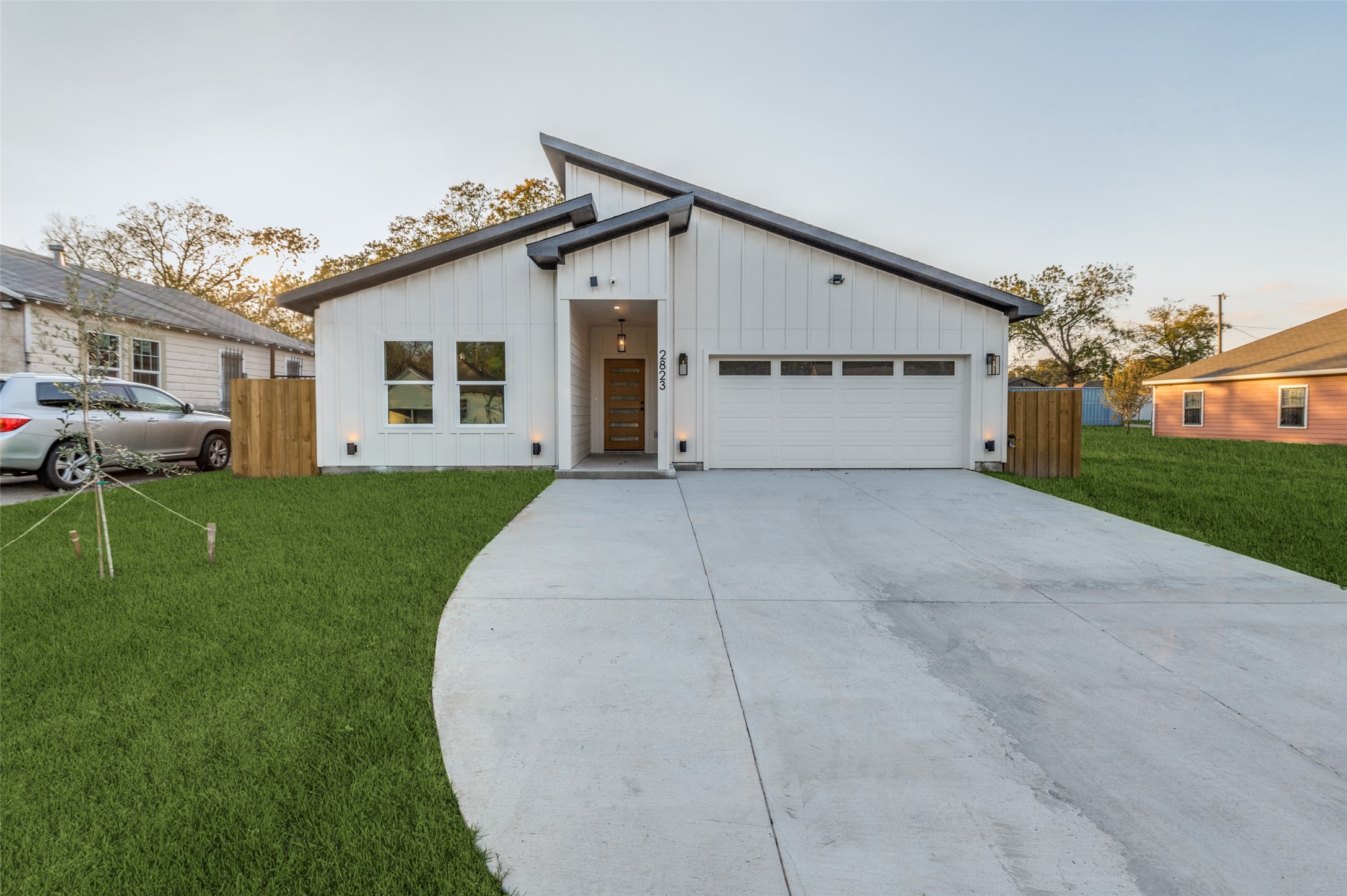 2823 Arizona Avenue