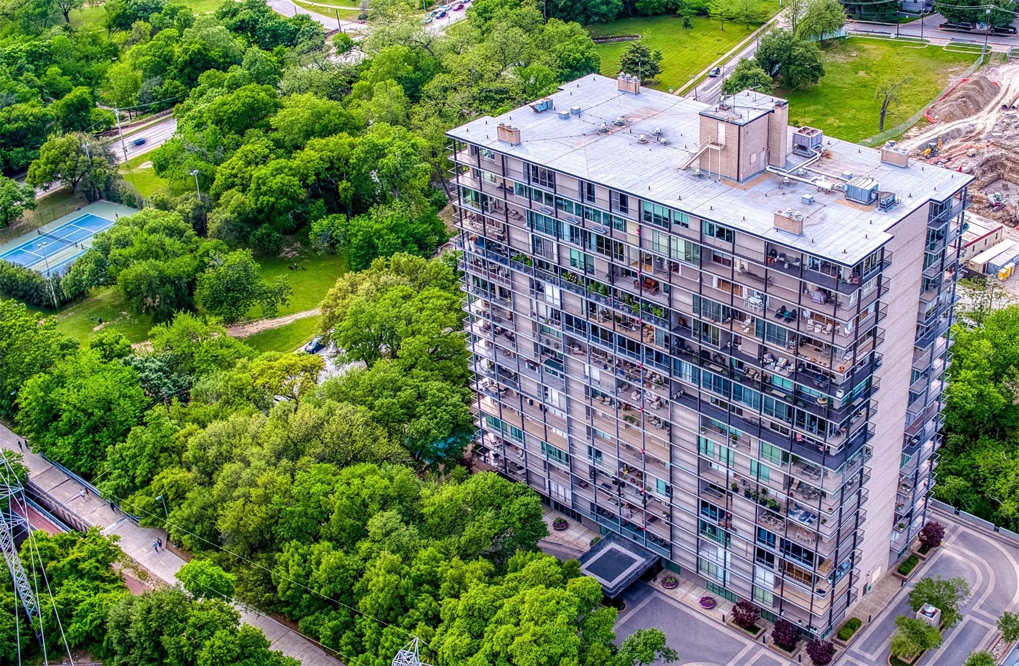 3310 Fairmount Street Unit: 5E