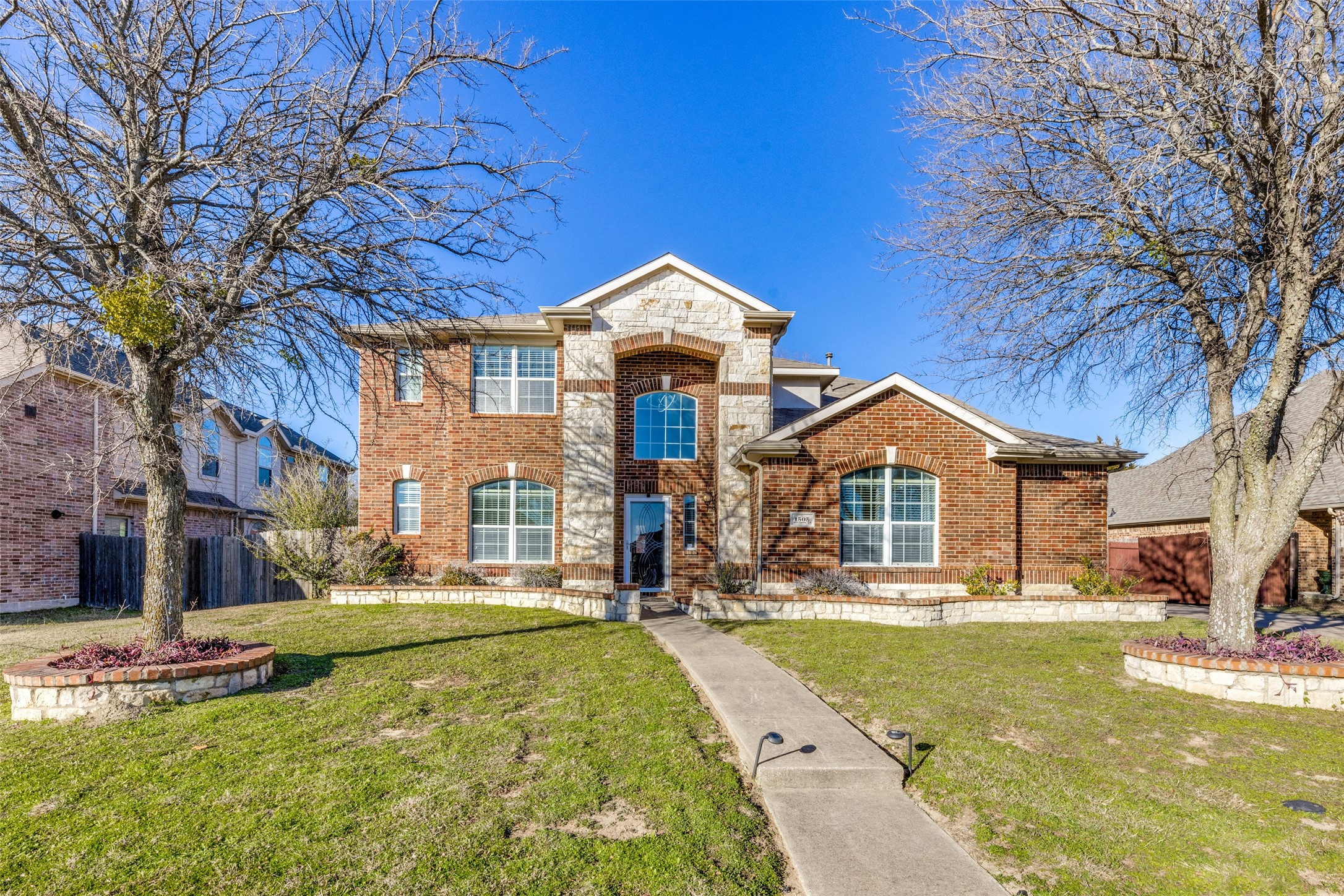 1505 Montrose Lane