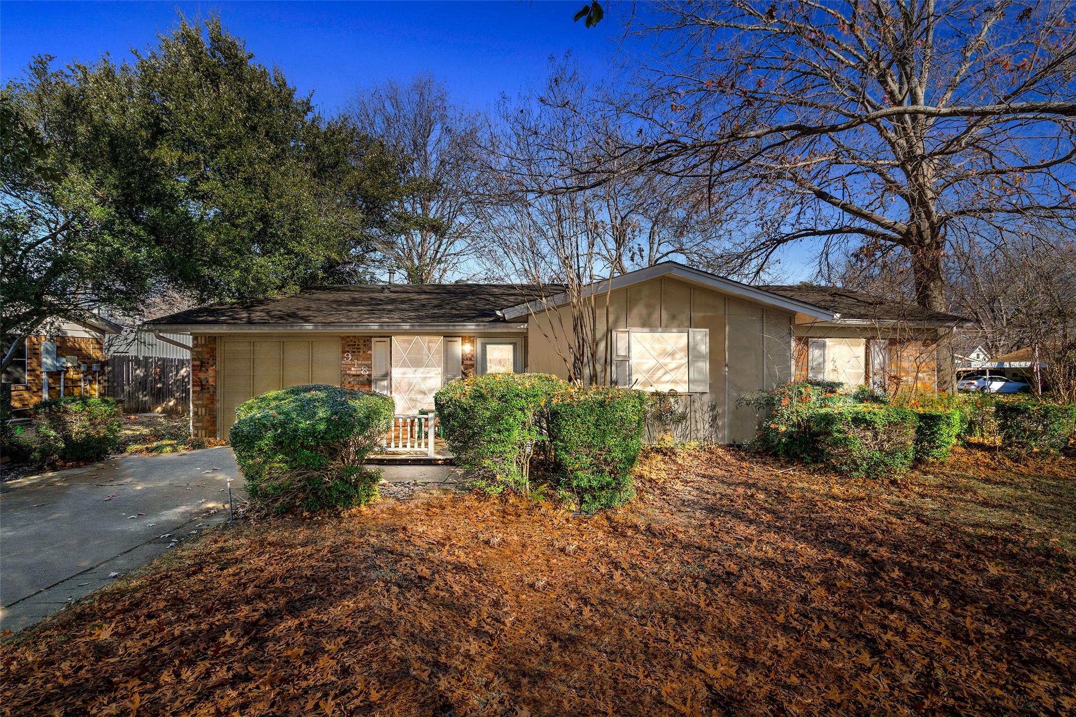 918 Surrey Lane