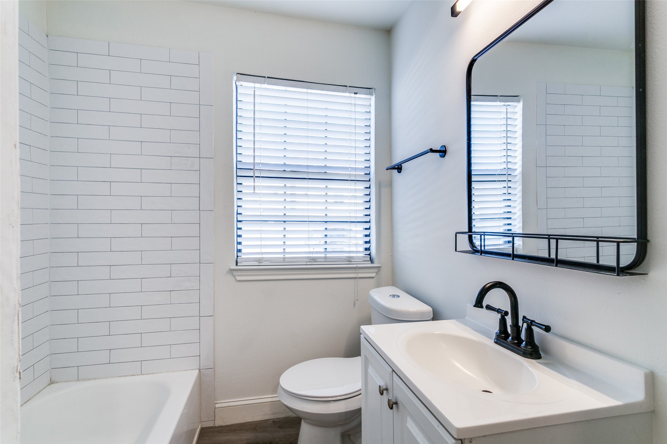 5003 Bryan Street Unit: 12