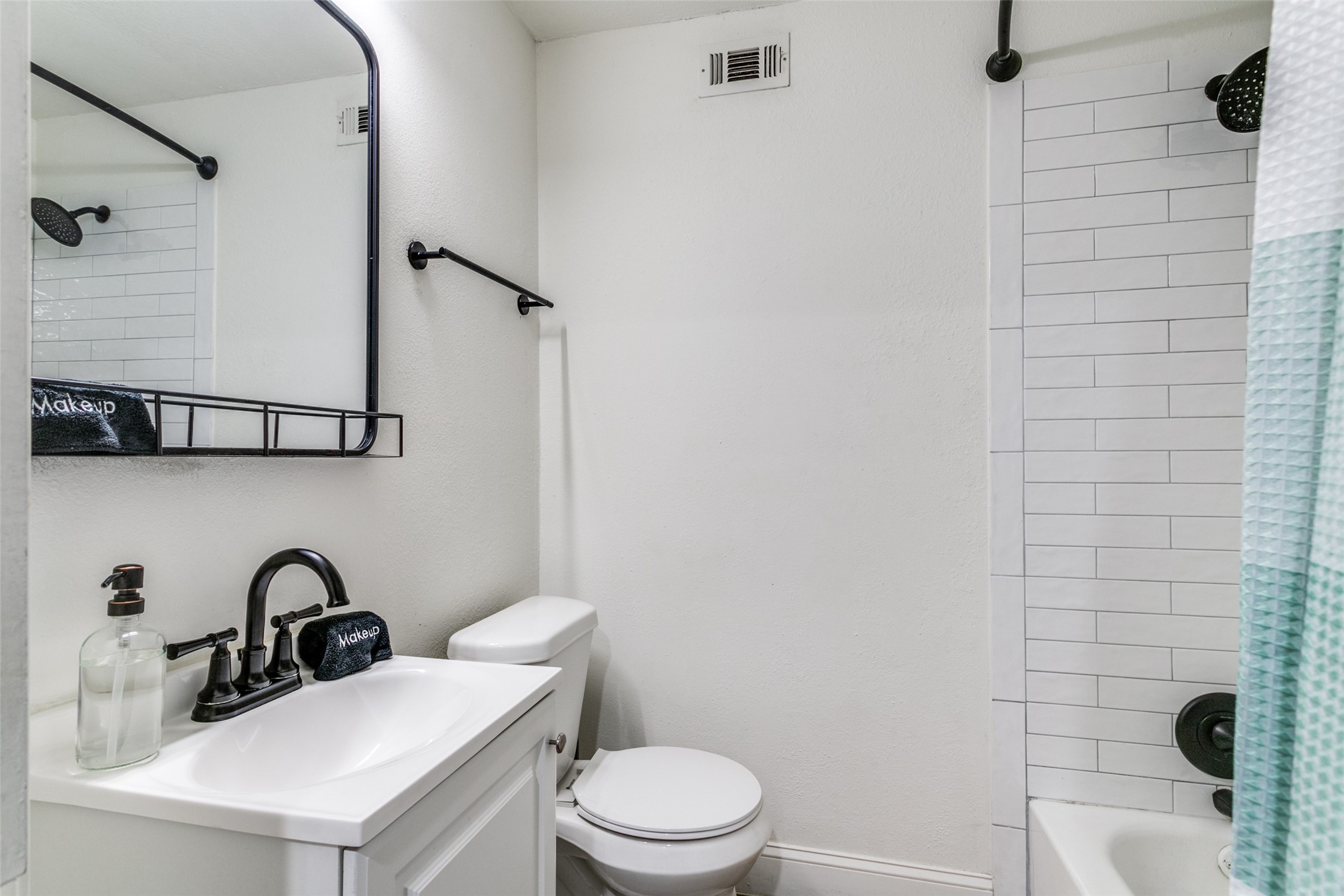 5003 Bryan Street Unit: 12