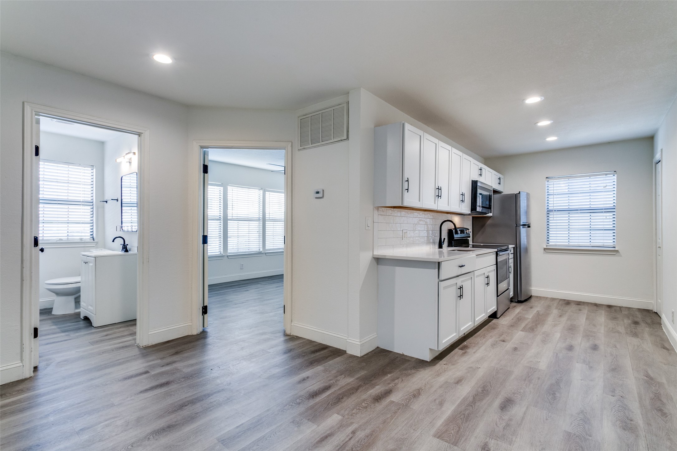 5003 Bryan Street Unit: 12