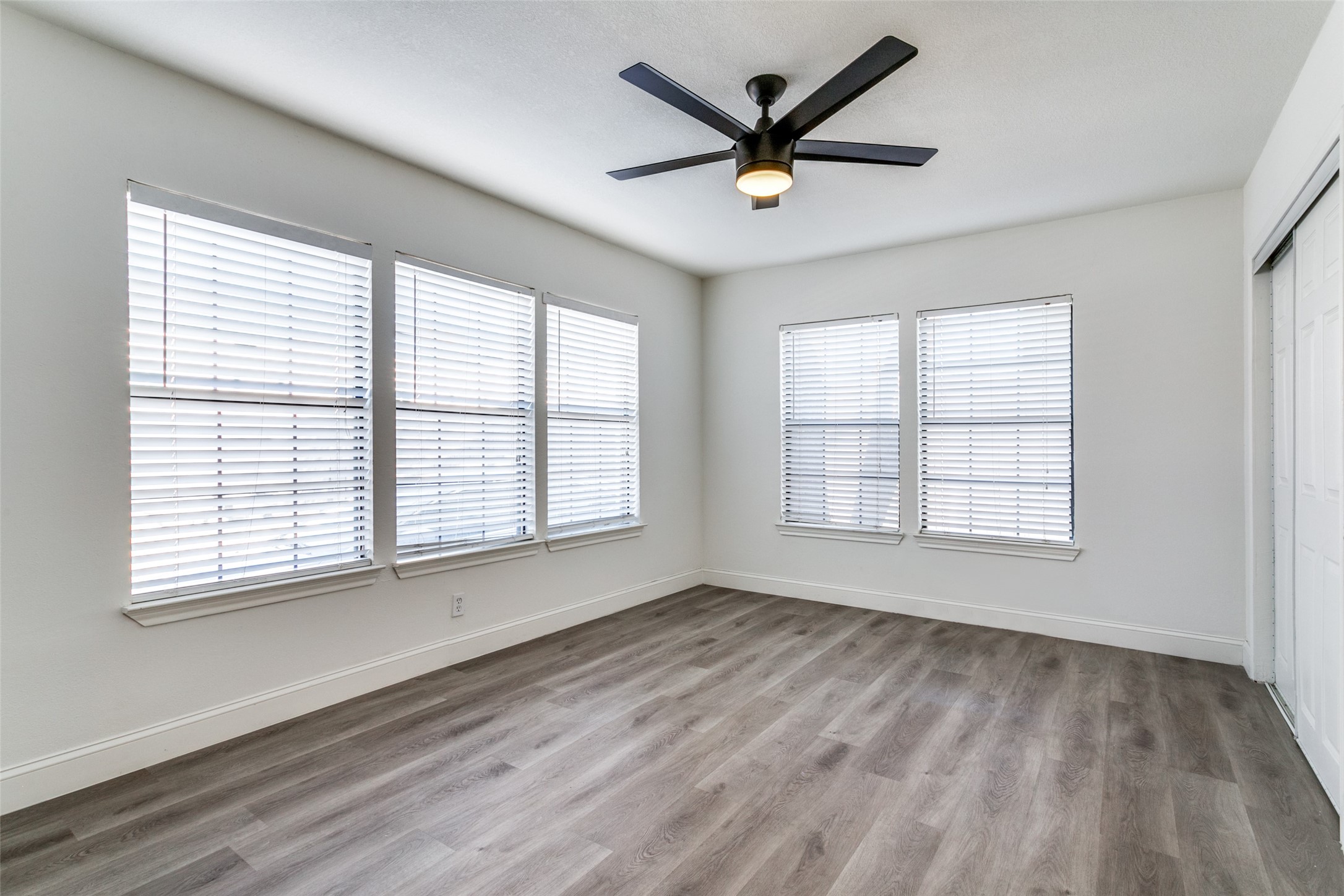 5003 Bryan Street Unit: 12