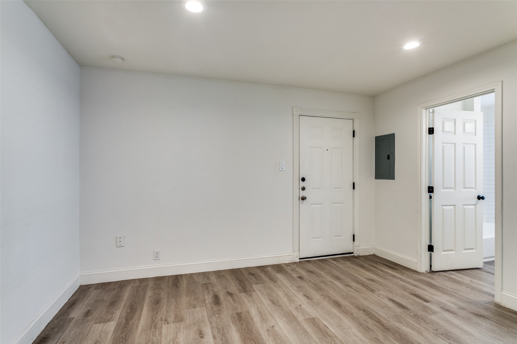 5003 Bryan Street Unit: 12