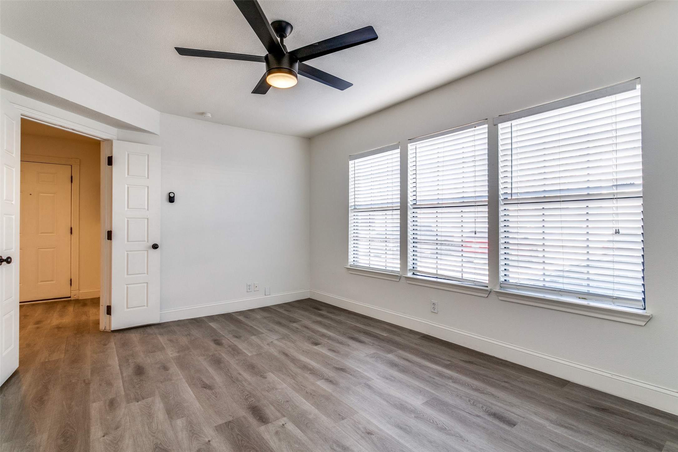 5003 Bryan Street Unit: 12