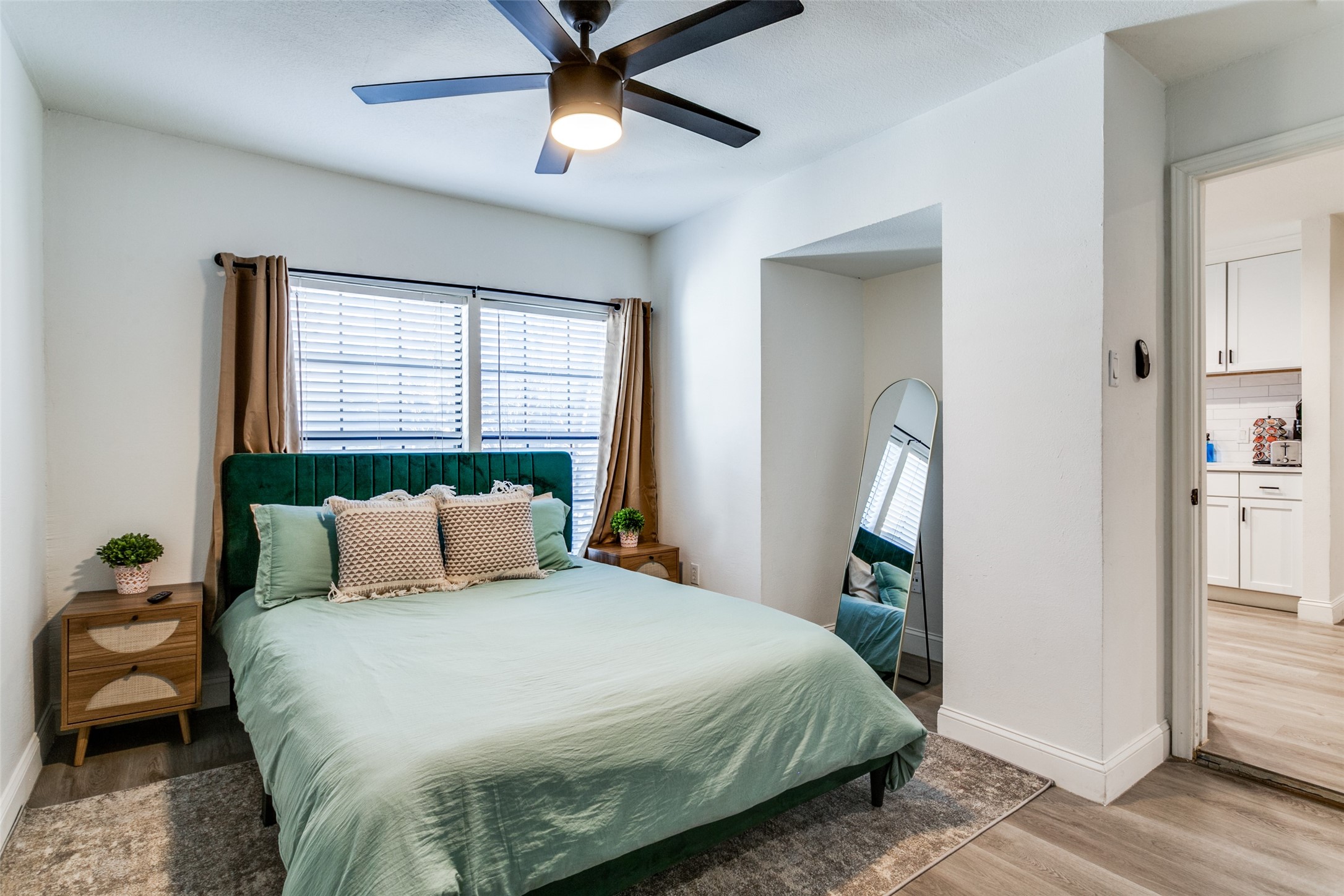 5003 Bryan Street Unit: 12