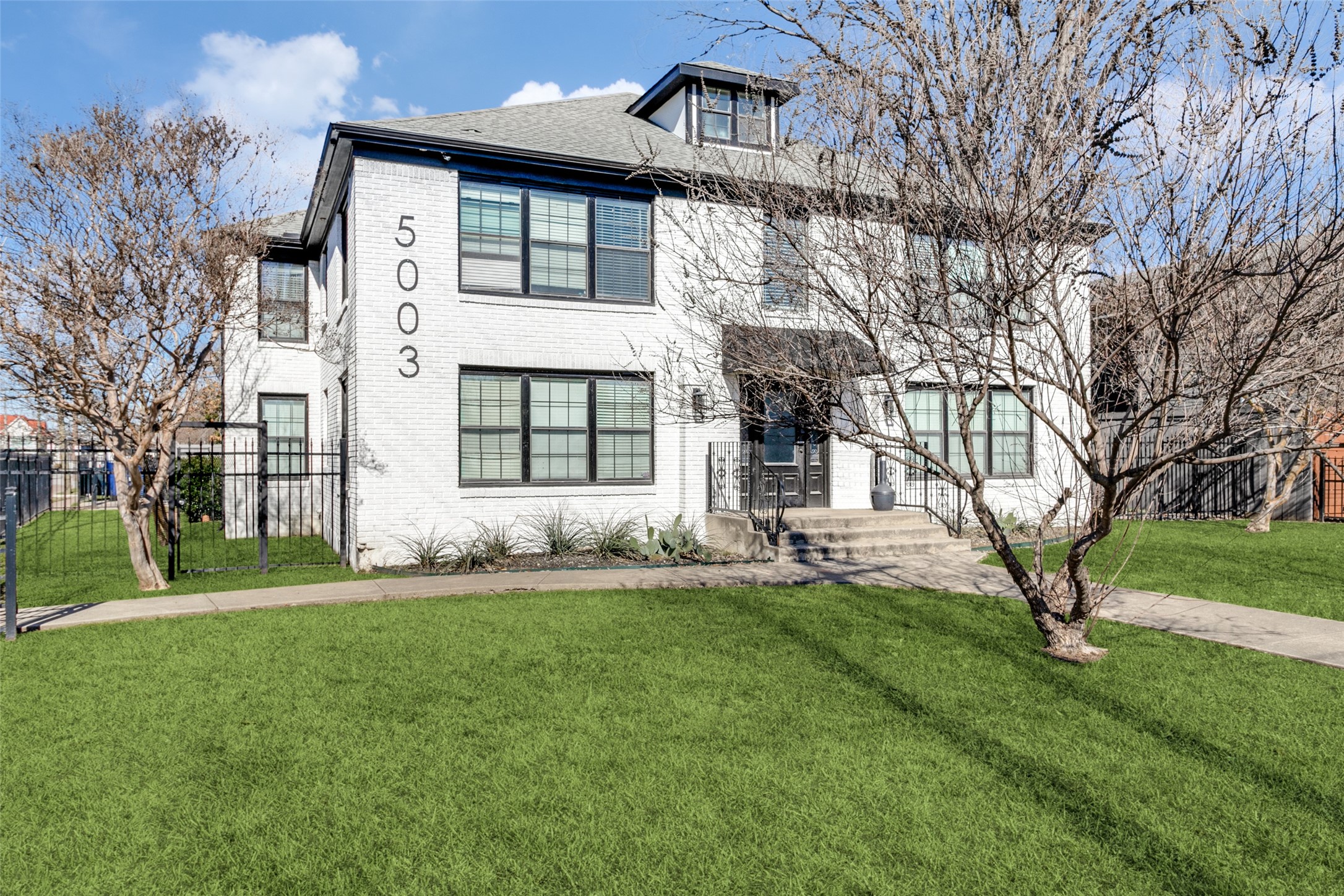5003 Bryan Street Unit: 12