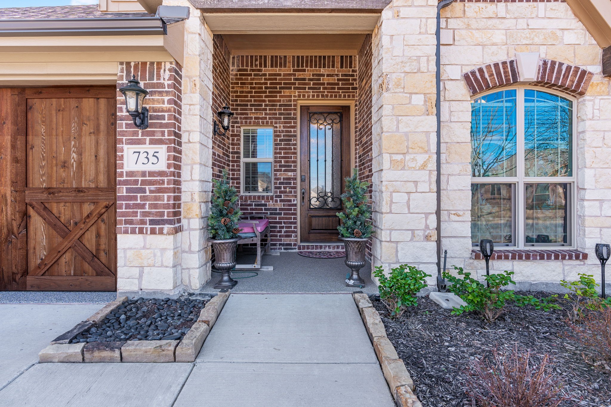 735 Edinburgh Drive