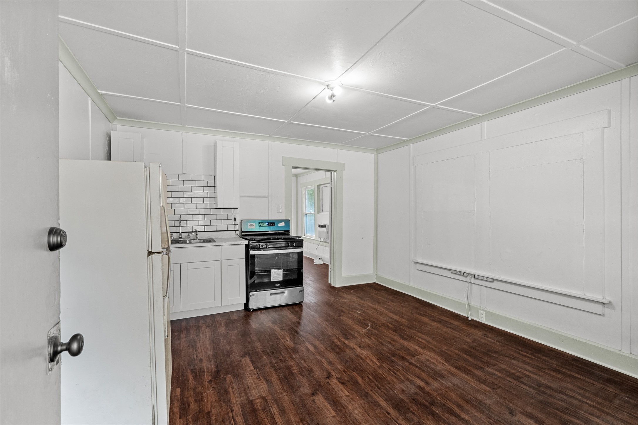 3715 Travis Avenue B