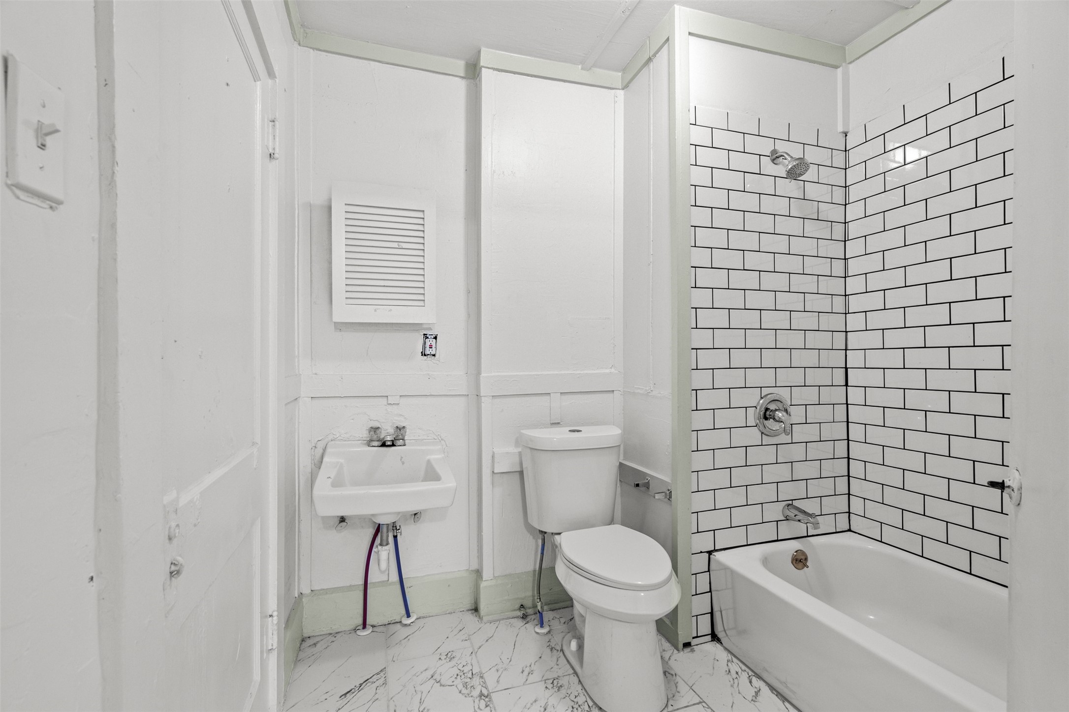 3715 Travis Avenue B