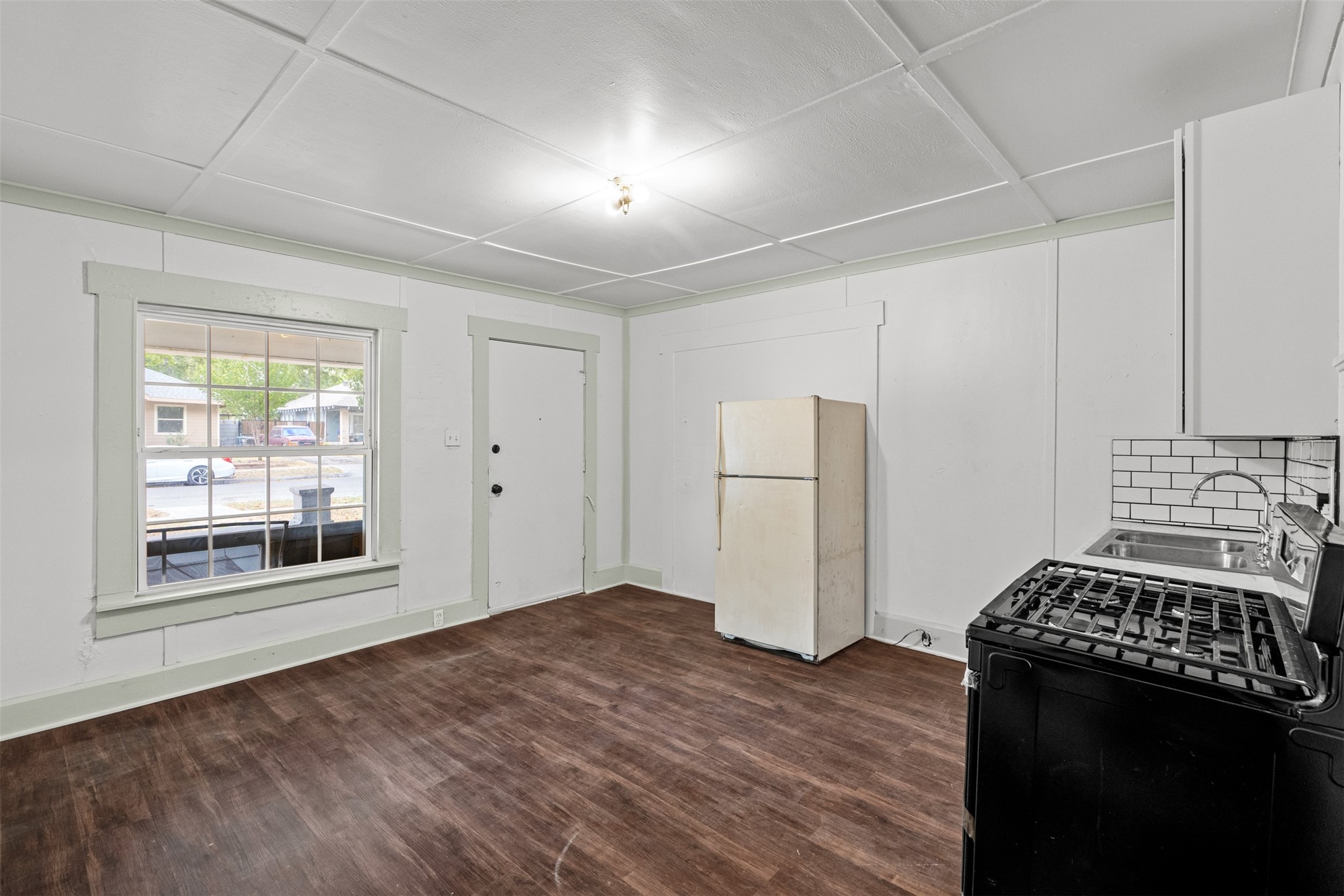 3715 Travis Avenue B