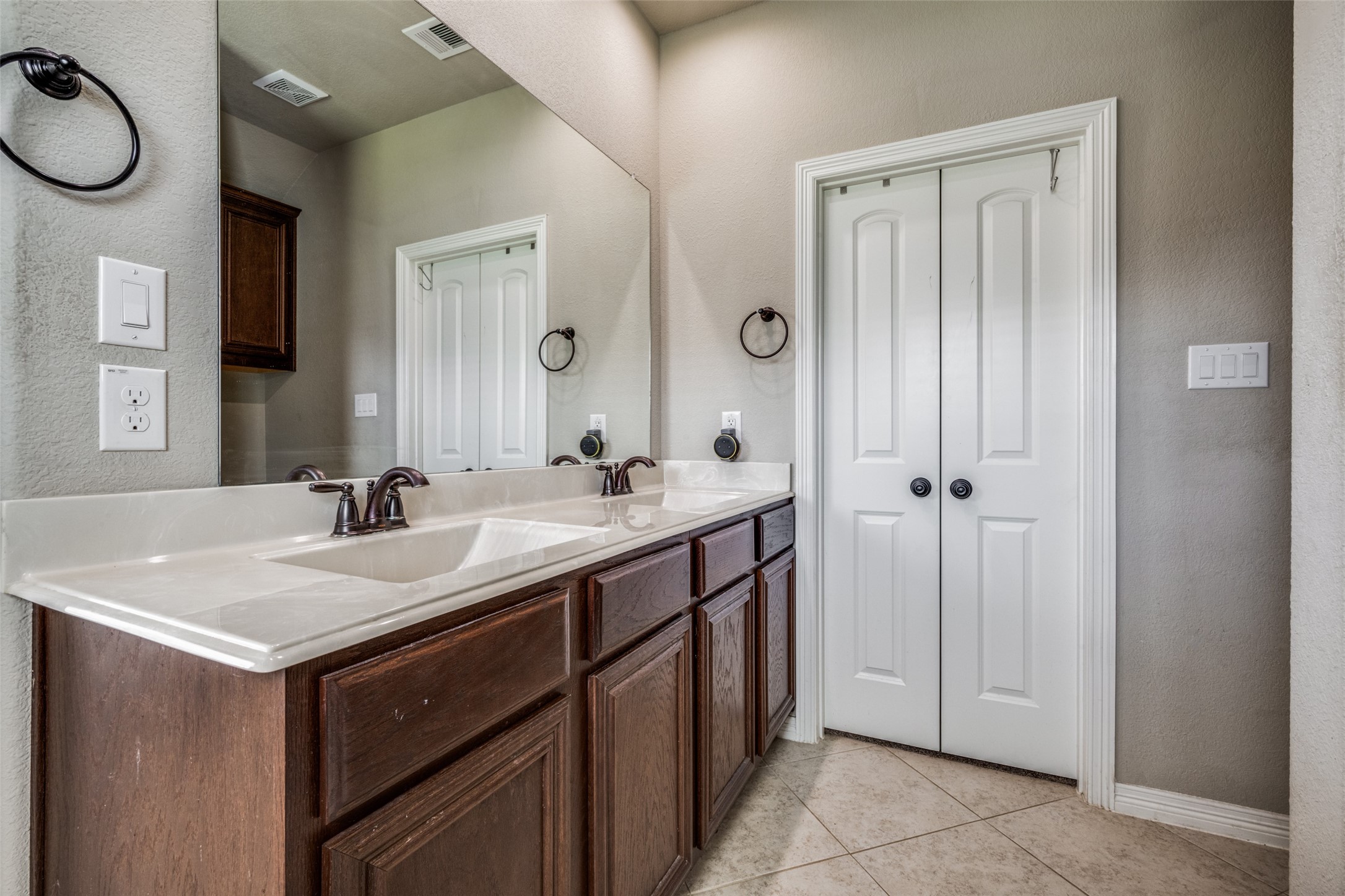 4117 Bridle Path Ln