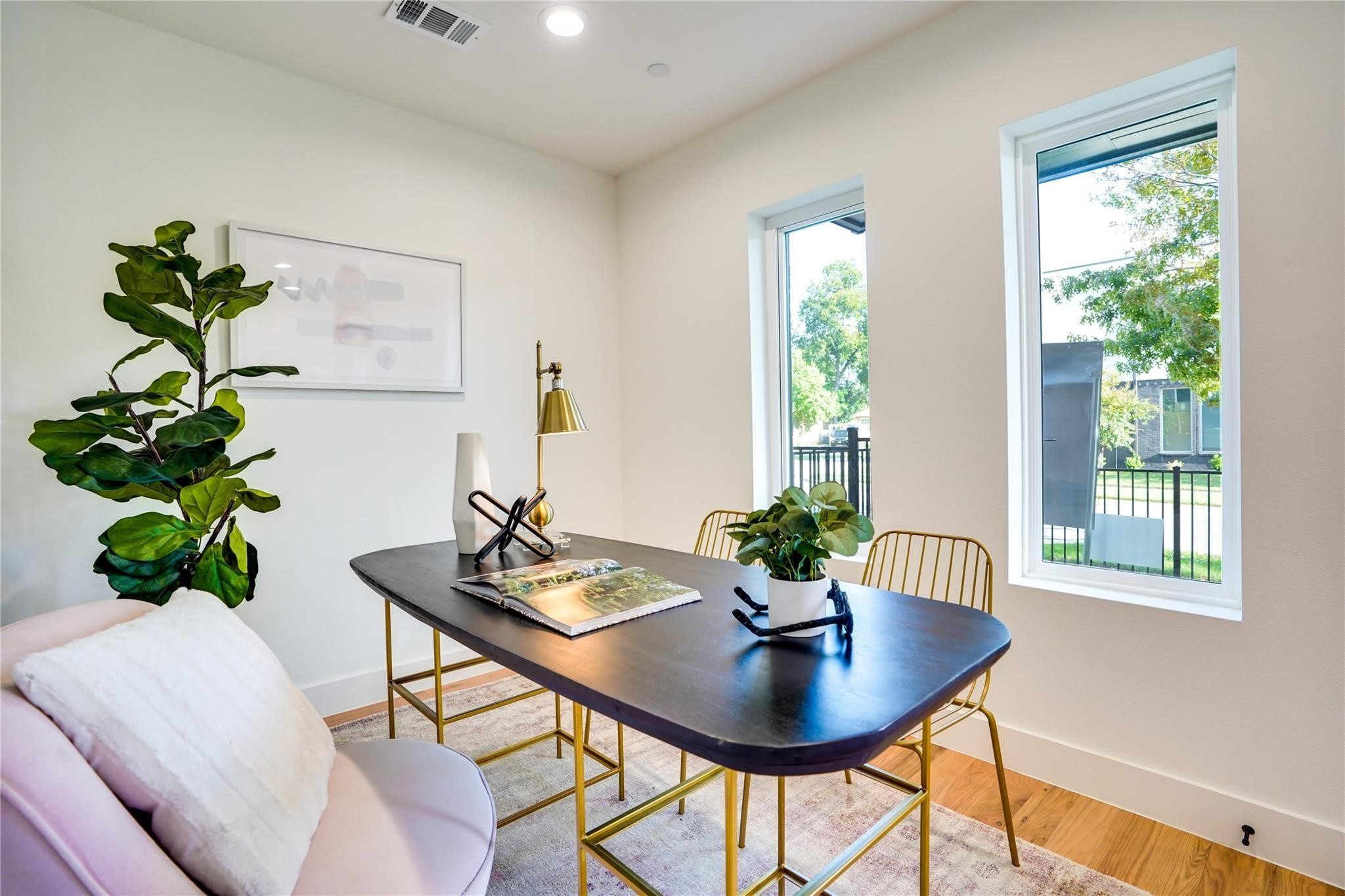 4631 Belmont Avenue 204