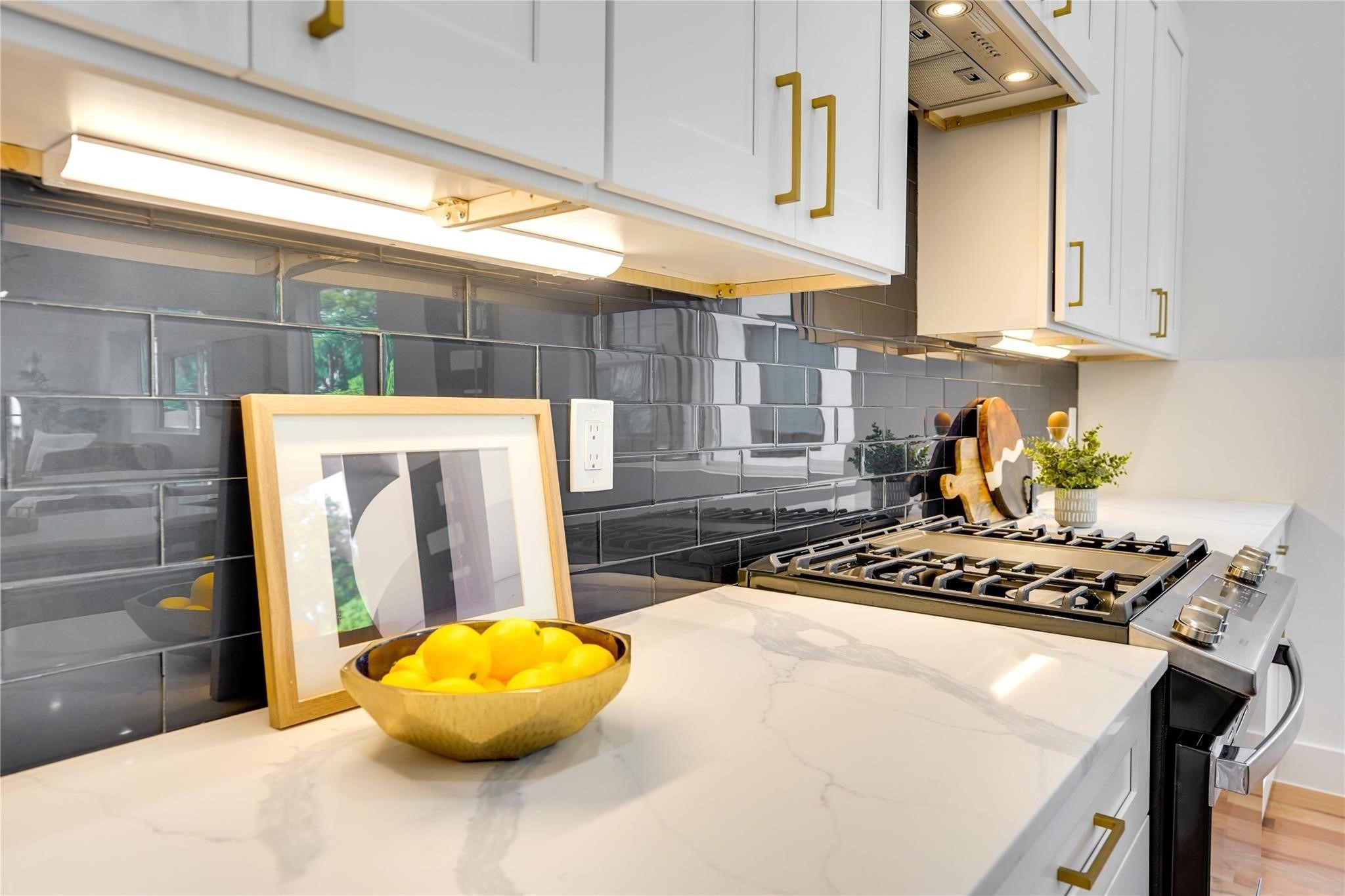 4631 Belmont Avenue 204